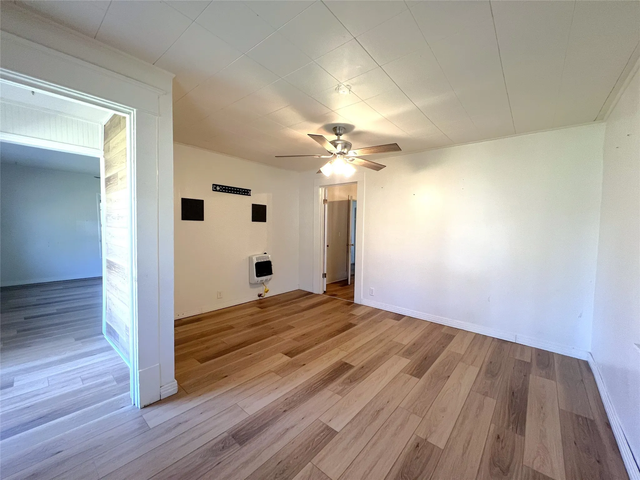 Single Family Residence For Sale in Hopkins County , 122 Robertson Street, Sulphur Springs, Texas 75482, 3 Bedroom, 1 Bathroom, Garage spaces, 1,308 Sqft, built in 1920, mls#21406119, Real Estate Agent in Sulphur Springs, Homes For Sale in Hopkins county, Homes For Sale in Sulphur Springs, Realtor in Sulphur Springs Texas, Real Estate Brokerage Independent Realty Texas, Luminita Cordes Realtor