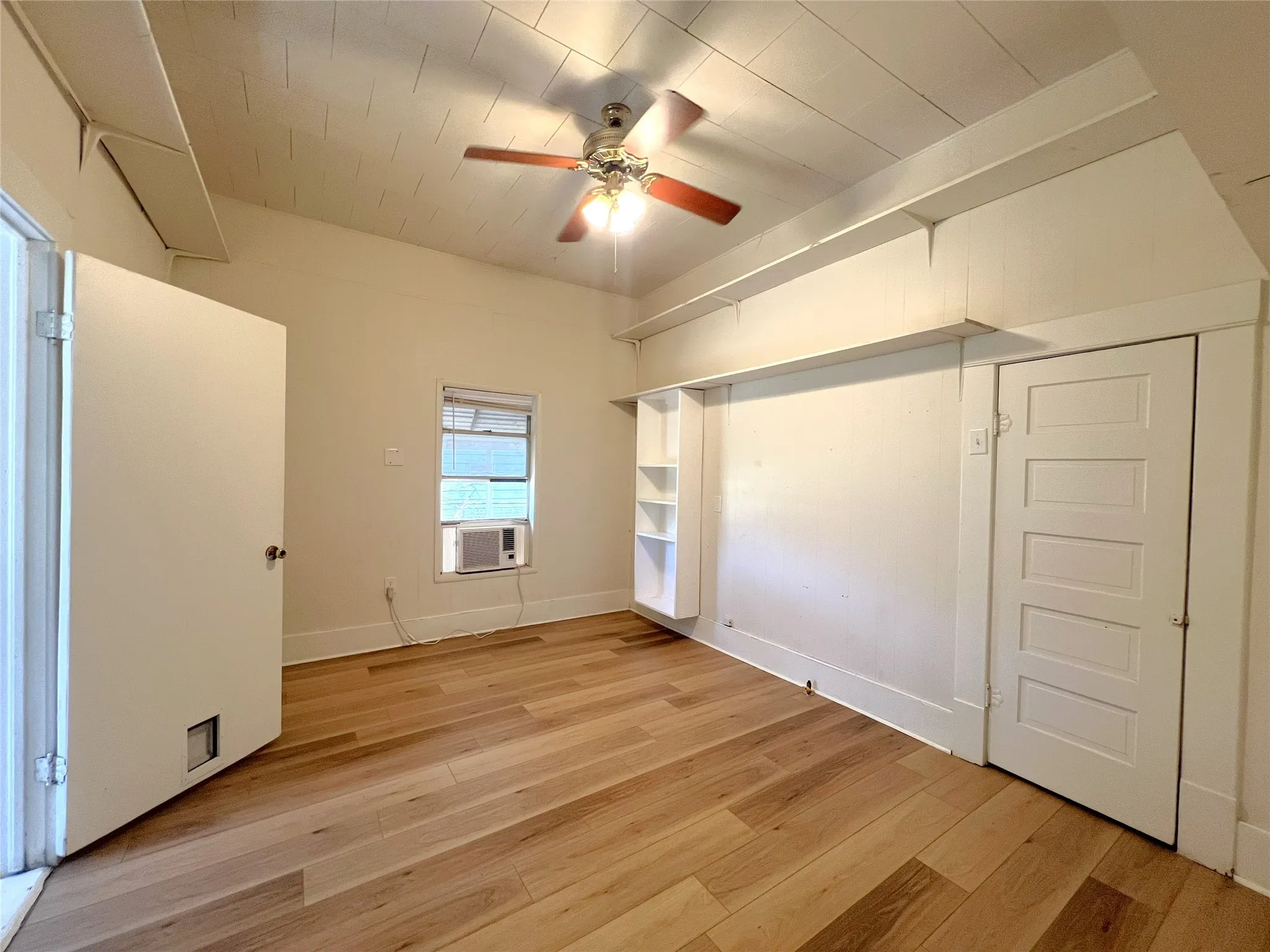 Single Family Residence For Sale in Hopkins County , 122 Robertson Street, Sulphur Springs, Texas 75482, 3 Bedroom, 1 Bathroom, Garage spaces, 1,308 Sqft, built in 1920, mls#21406119, Real Estate Agent in Sulphur Springs, Homes For Sale in Hopkins county, Homes For Sale in Sulphur Springs, Realtor in Sulphur Springs Texas, Real Estate Brokerage Independent Realty Texas, Luminita Cordes Realtor