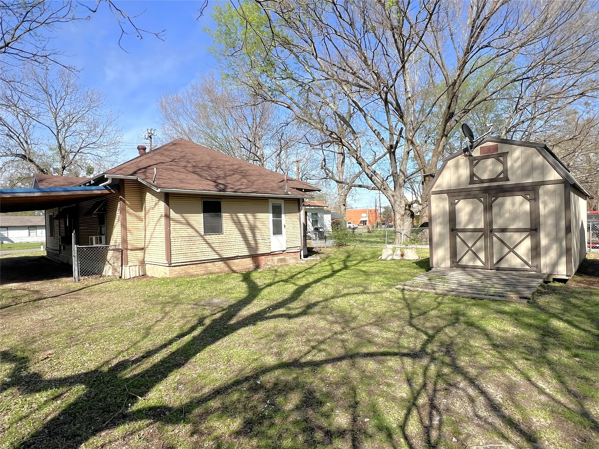 Single Family Residence For Sale in Hopkins County , 122 Robertson Street, Sulphur Springs, Texas 75482, 3 Bedroom, 1 Bathroom, Garage spaces, 1,308 Sqft, built in 1920, mls#21406119, Real Estate Agent in Sulphur Springs, Homes For Sale in Hopkins county, Homes For Sale in Sulphur Springs, Realtor in Sulphur Springs Texas, Real Estate Brokerage Independent Realty Texas, Luminita Cordes Realtor