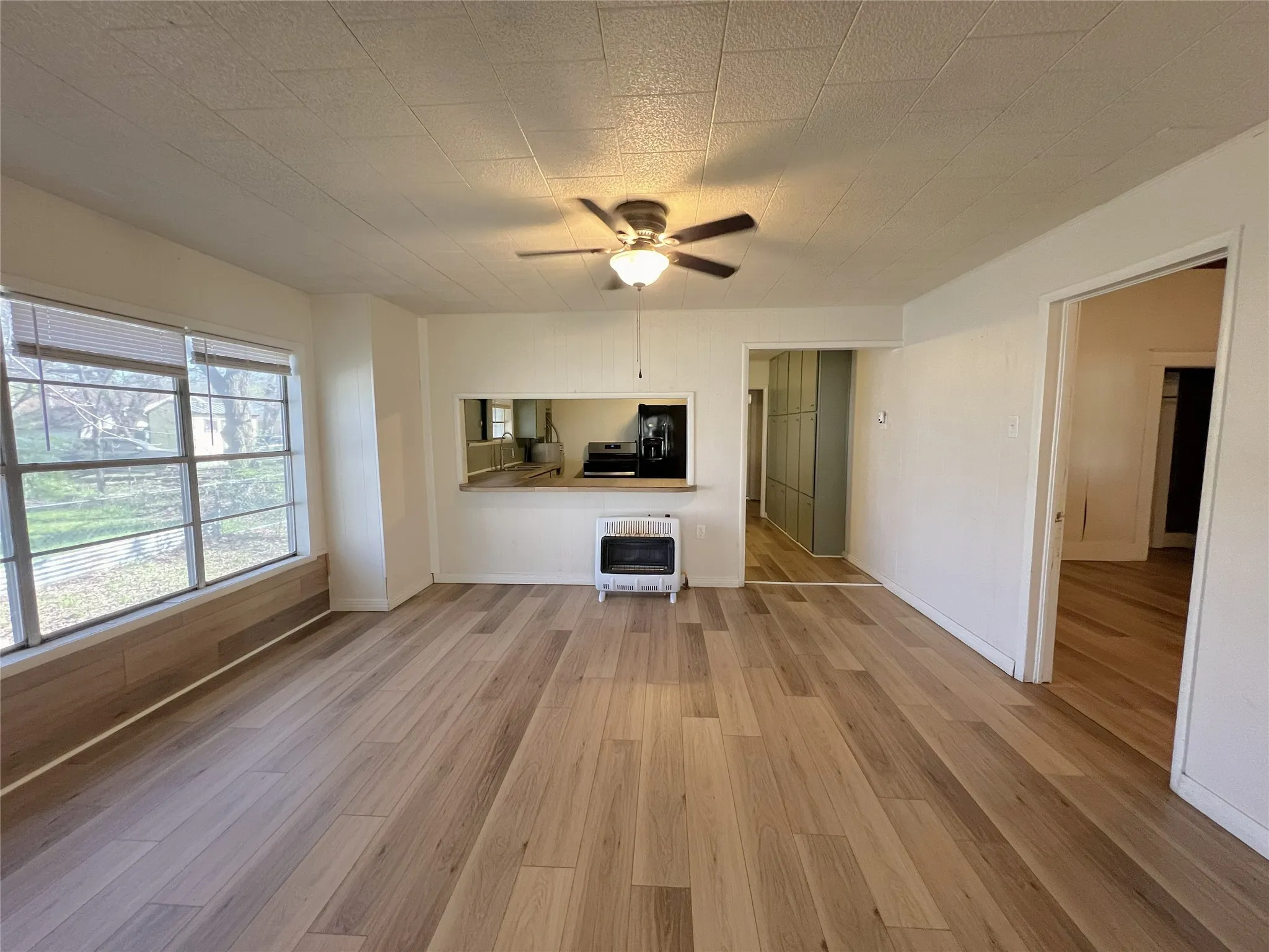 Single Family Residence For Sale in Hopkins County , 122 Robertson Street, Sulphur Springs, Texas 75482, 3 Bedroom, 1 Bathroom, Garage spaces, 1,308 Sqft, built in 1920, mls#21406119, Real Estate Agent in Sulphur Springs, Homes For Sale in Hopkins county, Homes For Sale in Sulphur Springs, Realtor in Sulphur Springs Texas, Real Estate Brokerage Independent Realty Texas, Luminita Cordes Realtor