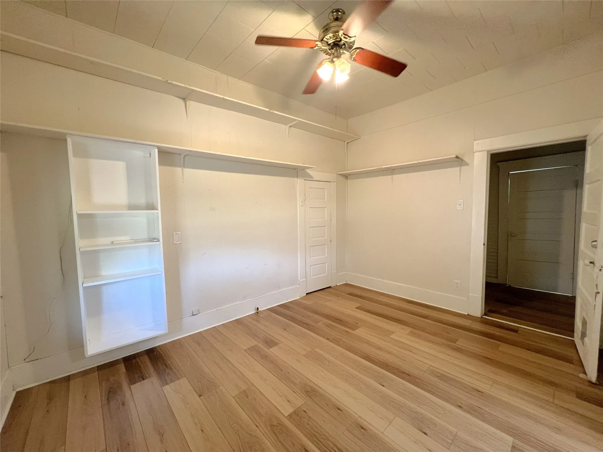 Single Family Residence For Sale in Hopkins County , 122 Robertson Street, Sulphur Springs, Texas 75482, 3 Bedroom, 1 Bathroom, Garage spaces, 1,308 Sqft, built in 1920, mls#21406119, Real Estate Agent in Sulphur Springs, Homes For Sale in Hopkins county, Homes For Sale in Sulphur Springs, Realtor in Sulphur Springs Texas, Real Estate Brokerage Independent Realty Texas, Luminita Cordes Realtor