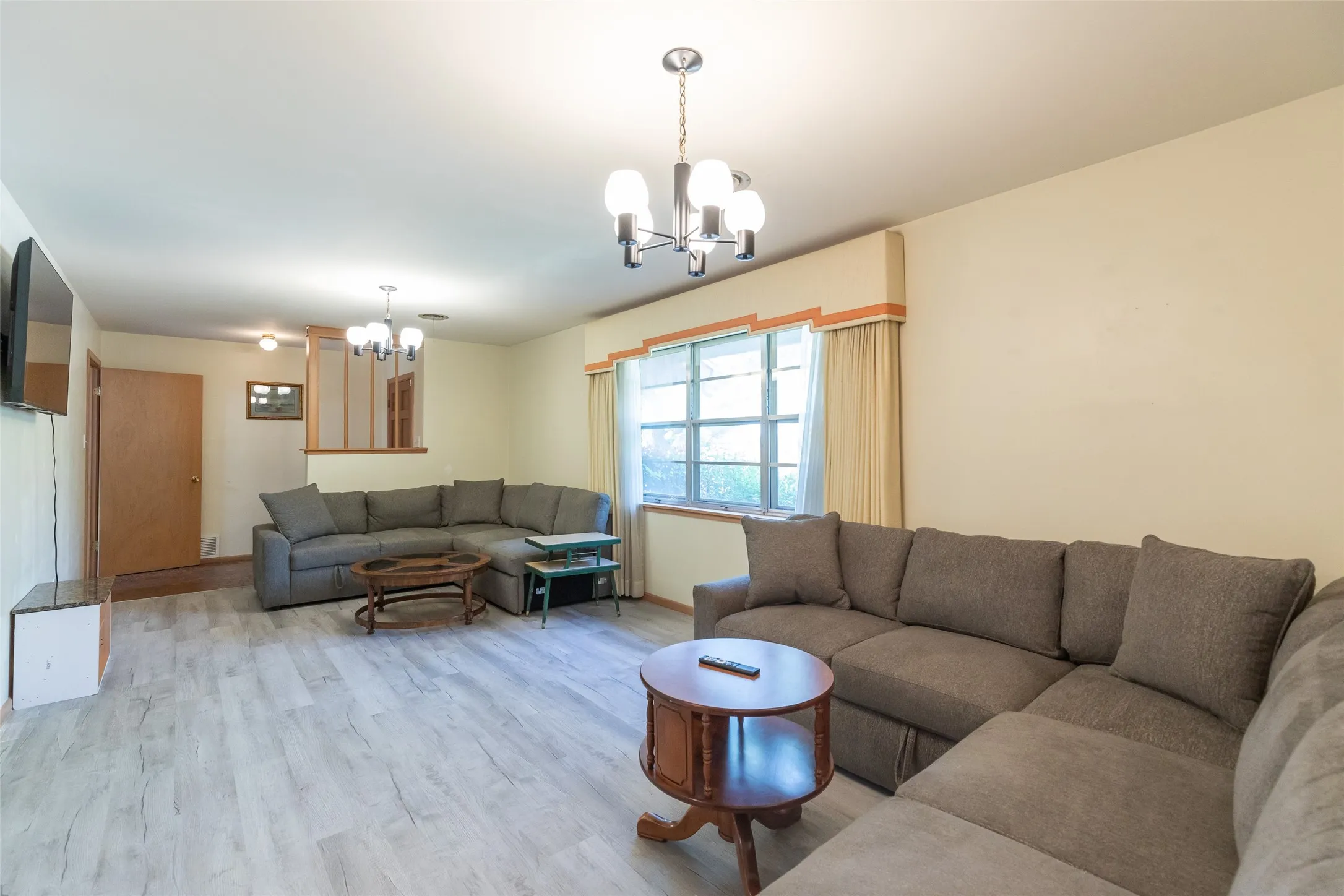 Single Family Residence For Rent in Taylor County , 2609 Madison Avenue, Abilene, Texas 79601, 3 Bedroom, 2 Bathroom, 2 Garage spaces, 1,788 Sqft, built in 1962, mls#21406796, Real Estate Agent in Abilene, Homes For Rent in Taylor county, Homes For Rent in Abilene, Realtor in Abilene Texas, Real Estate Brokerage Independent Realty Texas, Luminita Cordes Realtor