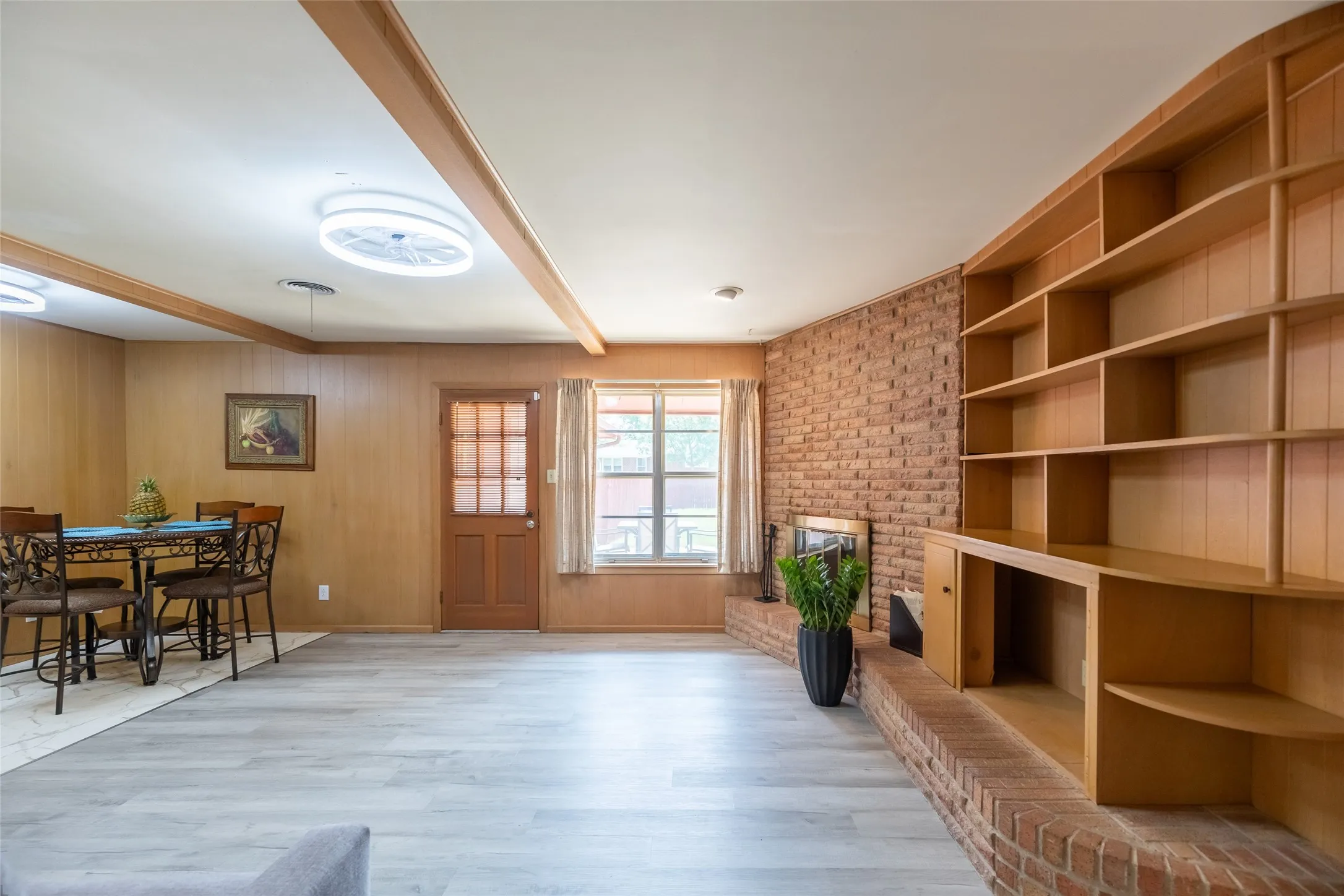 Single Family Residence For Rent in Taylor County , 2609 Madison Avenue, Abilene, Texas 79601, 3 Bedroom, 2 Bathroom, 2 Garage spaces, 1,788 Sqft, built in 1962, mls#21406796, Real Estate Agent in Abilene, Homes For Rent in Taylor county, Homes For Rent in Abilene, Realtor in Abilene Texas, Real Estate Brokerage Independent Realty Texas, Luminita Cordes Realtor