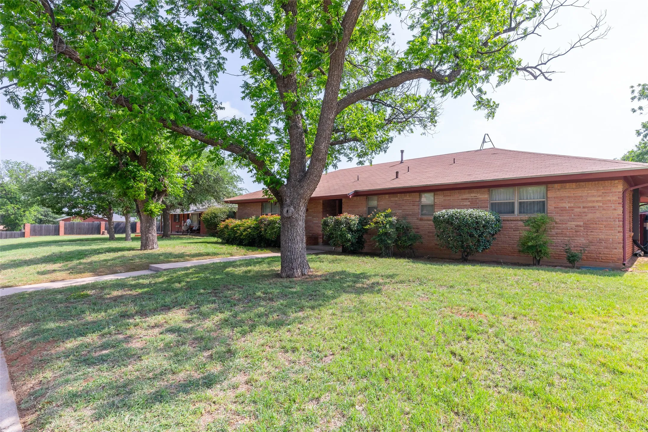 Single Family Residence For Rent in Taylor County , 2609 Madison Avenue, Abilene, Texas 79601, 3 Bedroom, 2 Bathroom, 2 Garage spaces, 1,788 Sqft, built in 1962, mls#21406796, Real Estate Agent in Abilene, Homes For Rent in Taylor county, Homes For Rent in Abilene, Realtor in Abilene Texas, Real Estate Brokerage Independent Realty Texas, Luminita Cordes Realtor