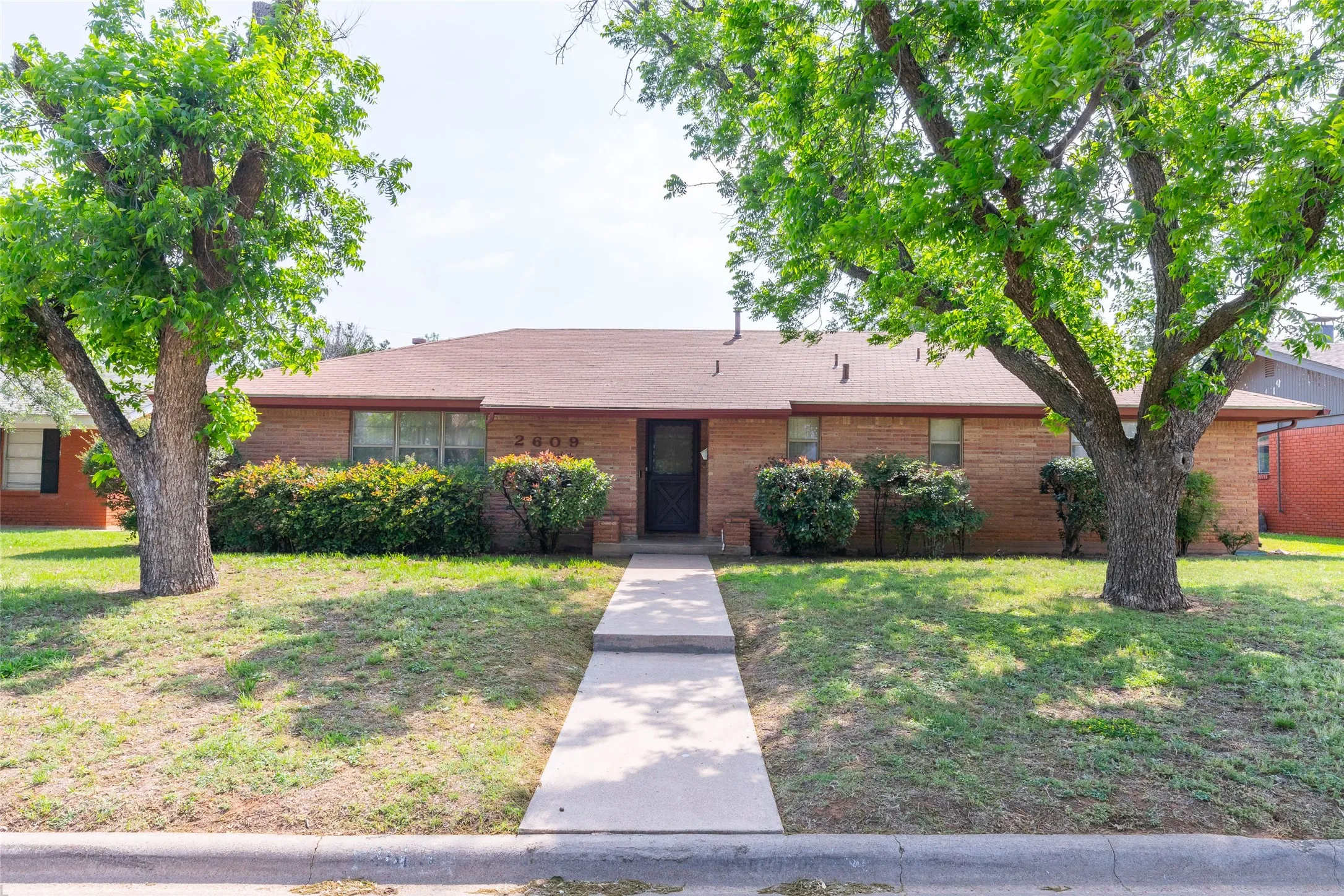 Single Family Residence For Rent in Taylor County , 2609 Madison Avenue, Abilene, Texas 79601, 3 Bedroom, 2 Bathroom, 2 Garage spaces, 1,788 Sqft, built in 1962, mls#21406796, Real Estate Agent in Abilene, Homes For Rent in Taylor county, Homes For Rent in Abilene, Realtor in Abilene Texas, Real Estate Brokerage Independent Realty Texas, Luminita Cordes Realtor