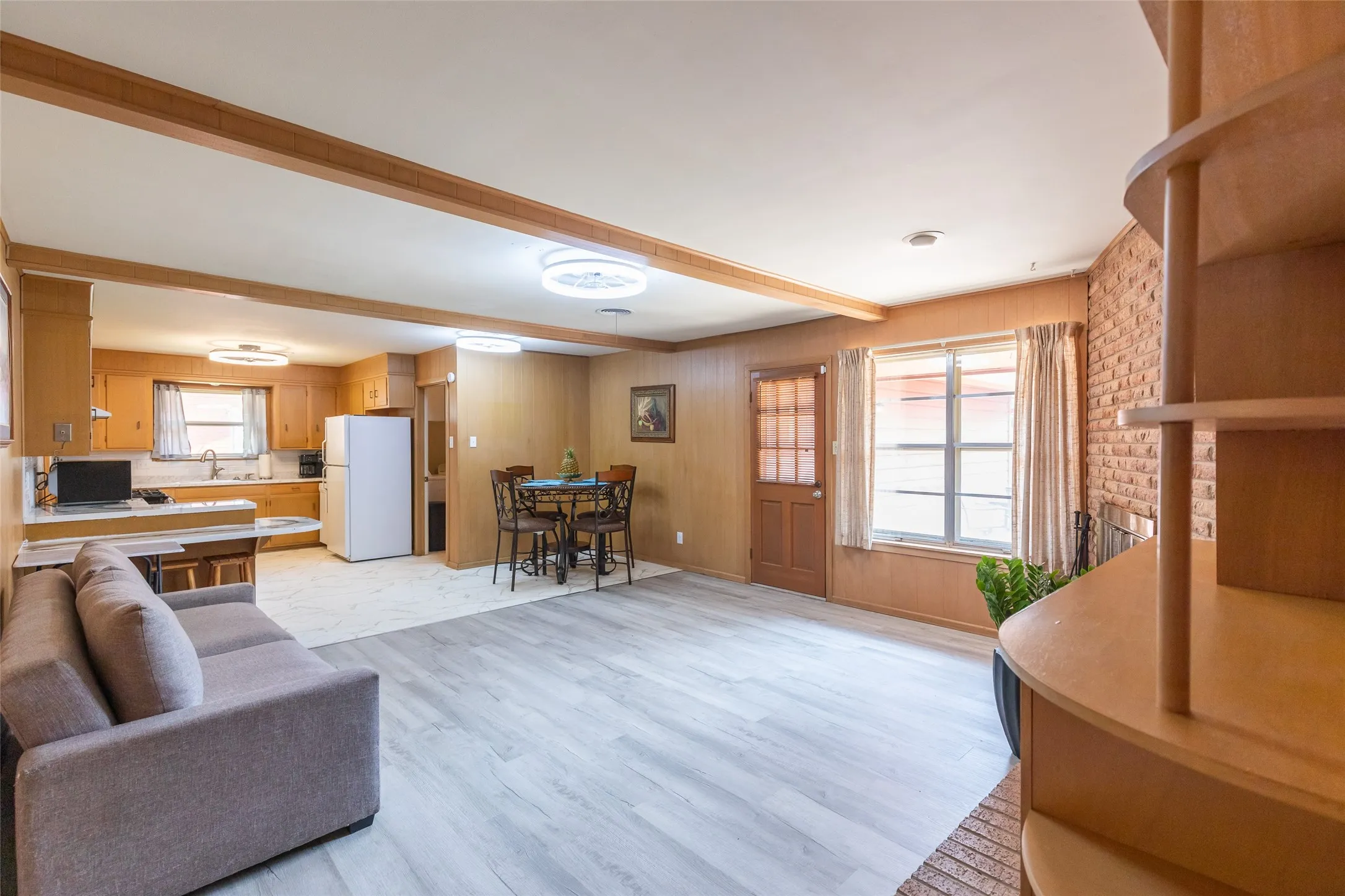Single Family Residence For Rent in Taylor County , 2609 Madison Avenue, Abilene, Texas 79601, 3 Bedroom, 2 Bathroom, 2 Garage spaces, 1,788 Sqft, built in 1962, mls#21406796, Real Estate Agent in Abilene, Homes For Rent in Taylor county, Homes For Rent in Abilene, Realtor in Abilene Texas, Real Estate Brokerage Independent Realty Texas, Luminita Cordes Realtor