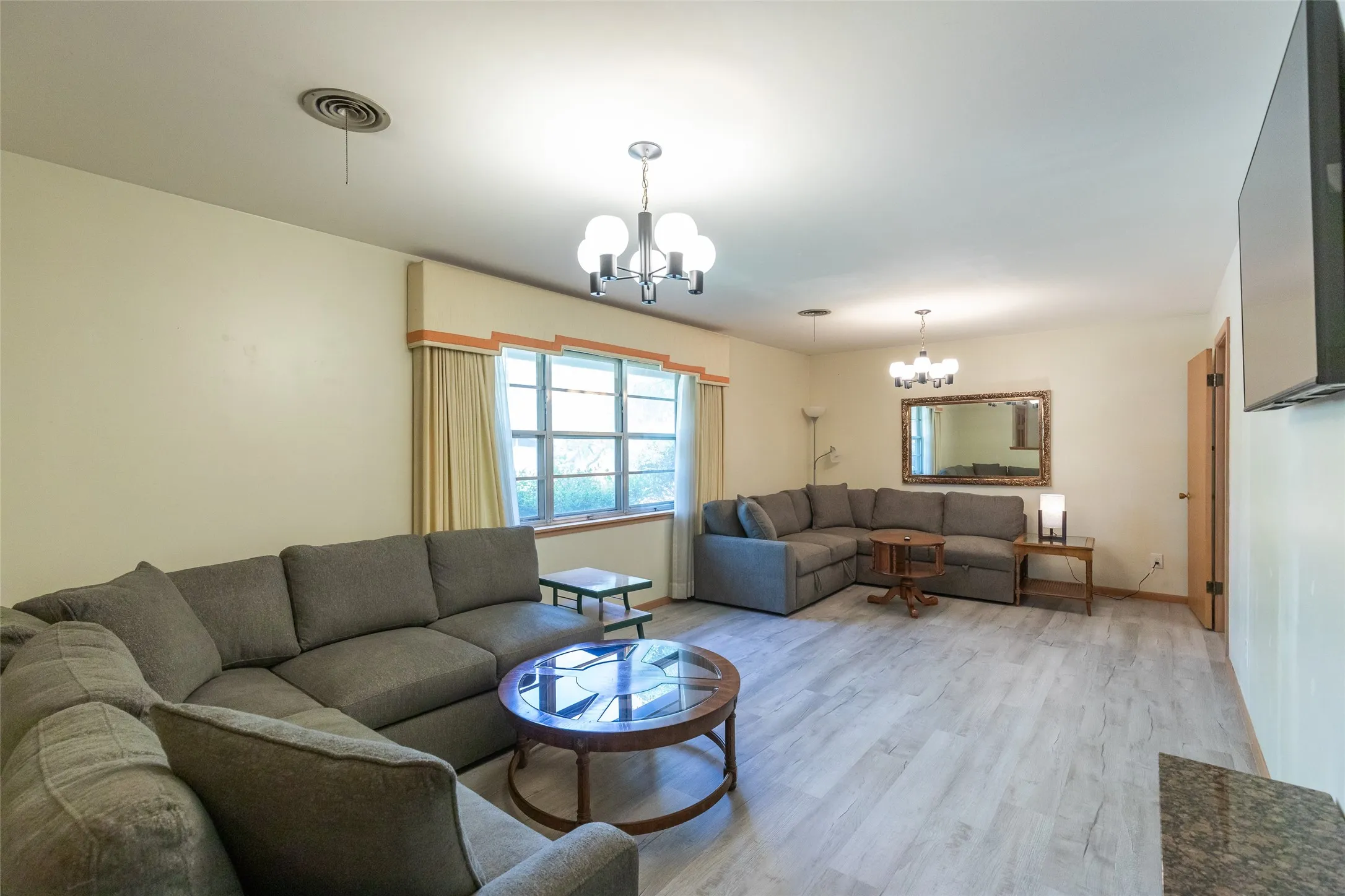 Single Family Residence For Rent in Taylor County , 2609 Madison Avenue, Abilene, Texas 79601, 3 Bedroom, 2 Bathroom, 2 Garage spaces, 1,788 Sqft, built in 1962, mls#21406796, Real Estate Agent in Abilene, Homes For Rent in Taylor county, Homes For Rent in Abilene, Realtor in Abilene Texas, Real Estate Brokerage Independent Realty Texas, Luminita Cordes Realtor