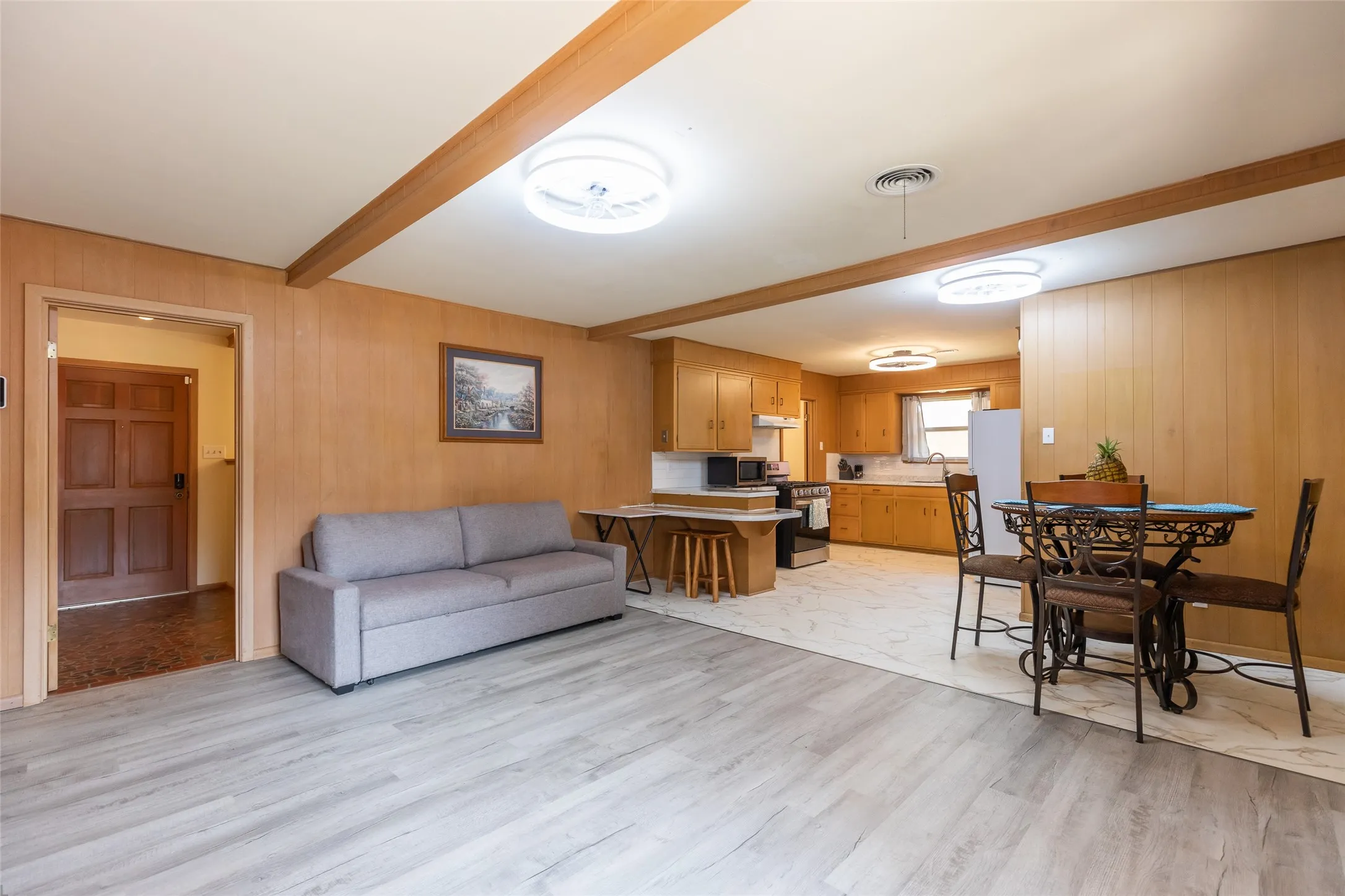 Single Family Residence For Rent in Taylor County , 2609 Madison Avenue, Abilene, Texas 79601, 3 Bedroom, 2 Bathroom, 2 Garage spaces, 1,788 Sqft, built in 1962, mls#21406796, Real Estate Agent in Abilene, Homes For Rent in Taylor county, Homes For Rent in Abilene, Realtor in Abilene Texas, Real Estate Brokerage Independent Realty Texas, Luminita Cordes Realtor
