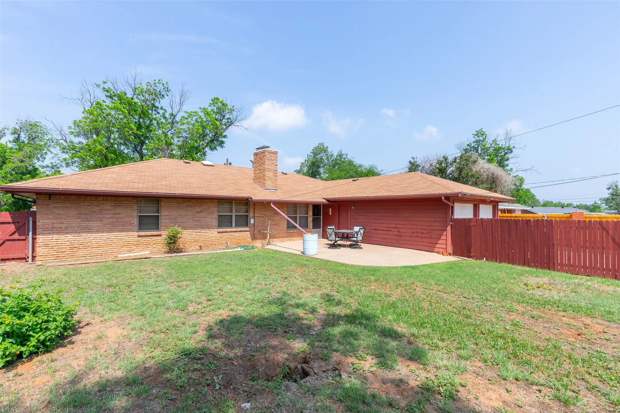 Single Family Residence For Rent in Taylor County , 2609 Madison Avenue, Abilene, Texas 79601, 3 Bedroom, 2 Bathroom, 2 Garage spaces, 1,788 Sqft, built in 1962, mls#21406796, Real Estate Agent in Abilene, Homes For Rent in Taylor county, Homes For Rent in Abilene, Realtor in Abilene Texas, Real Estate Brokerage Independent Realty Texas, Luminita Cordes Realtor