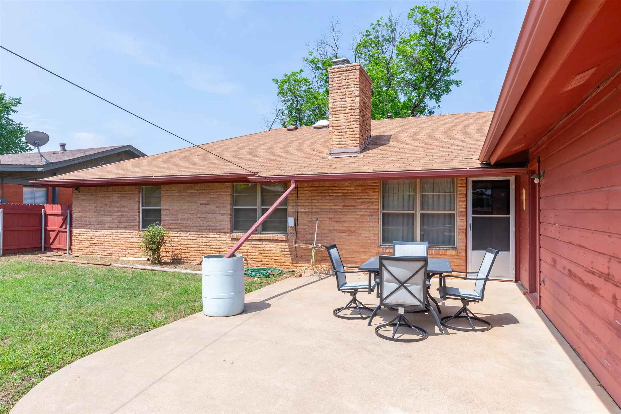 Single Family Residence For Rent in Taylor County , 2609 Madison Avenue, Abilene, Texas 79601, 3 Bedroom, 2 Bathroom, 2 Garage spaces, 1,788 Sqft, built in 1962, mls#21406796, Real Estate Agent in Abilene, Homes For Rent in Taylor county, Homes For Rent in Abilene, Realtor in Abilene Texas, Real Estate Brokerage Independent Realty Texas, Luminita Cordes Realtor