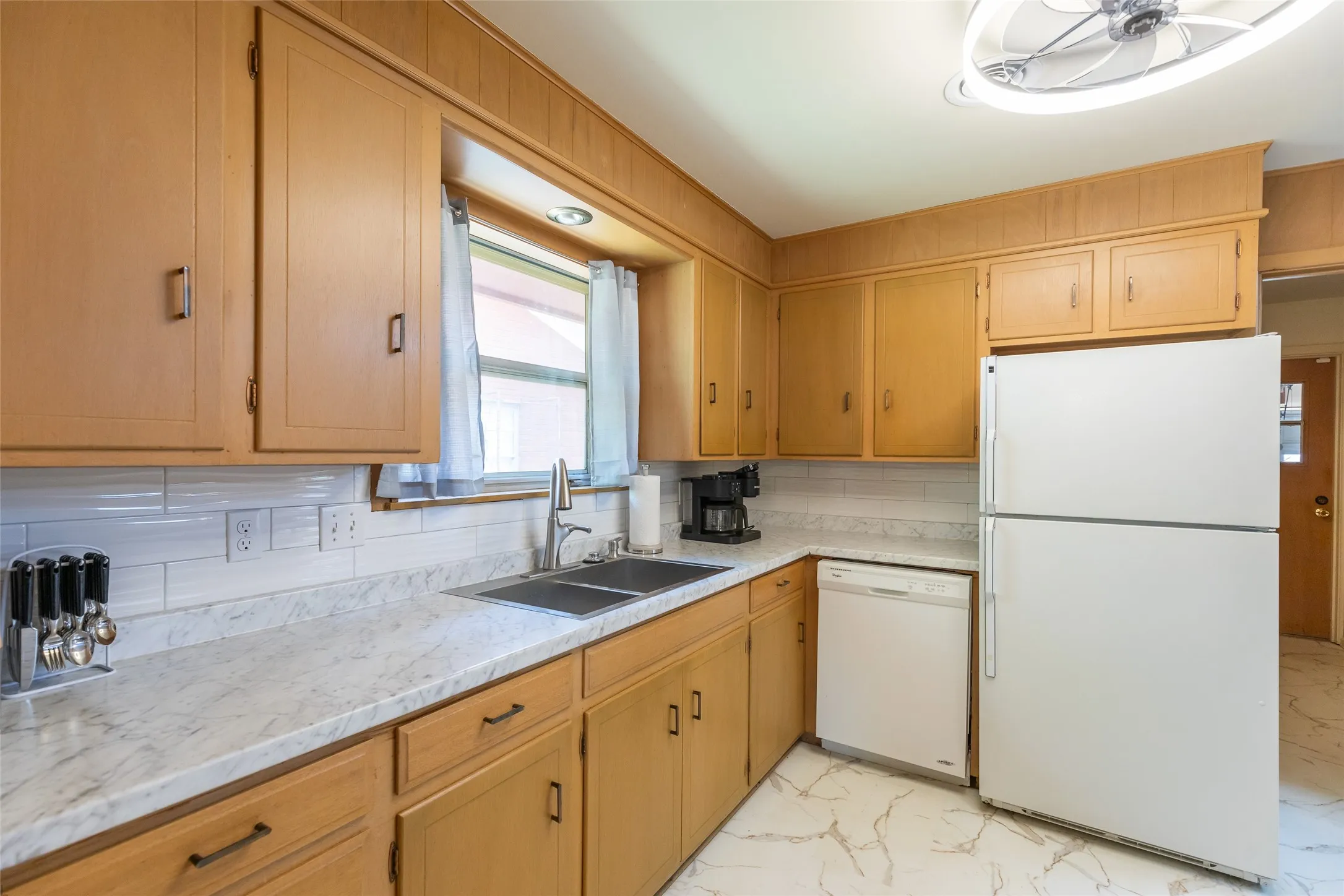 Single Family Residence For Rent in Taylor County , 2609 Madison Avenue, Abilene, Texas 79601, 3 Bedroom, 2 Bathroom, 2 Garage spaces, 1,788 Sqft, built in 1962, mls#21406796, Real Estate Agent in Abilene, Homes For Rent in Taylor county, Homes For Rent in Abilene, Realtor in Abilene Texas, Real Estate Brokerage Independent Realty Texas, Luminita Cordes Realtor