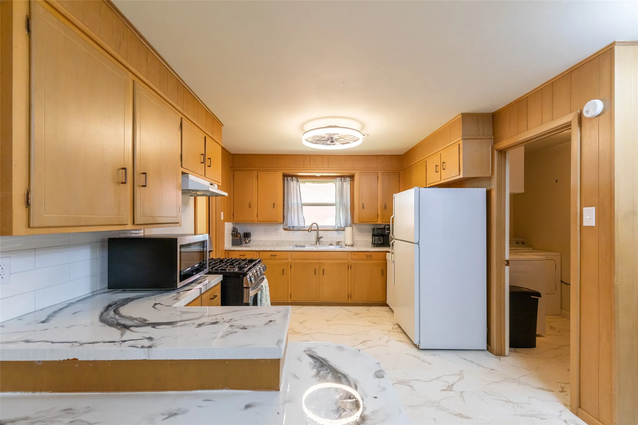 Single Family Residence For Rent in Taylor County , 2609 Madison Avenue, Abilene, Texas 79601, 3 Bedroom, 2 Bathroom, 2 Garage spaces, 1,788 Sqft, built in 1962, mls#21406796, Real Estate Agent in Abilene, Homes For Rent in Taylor county, Homes For Rent in Abilene, Realtor in Abilene Texas, Real Estate Brokerage Independent Realty Texas, Luminita Cordes Realtor