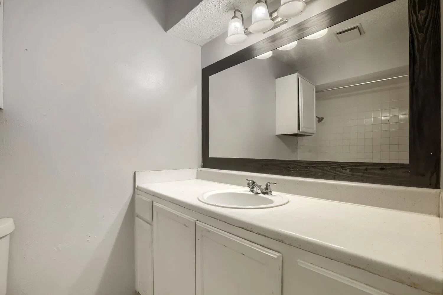 Townhouse For Sale in Dallas County , 1848 Abshire Lane, Dallas, Texas 75228, 3 Bedroom, 2 Bathroom, Garage spaces, 1,634 Sqft, built in 1981, mls#21405550, Real Estate Agent in Dallas, Homes For Sale in Dallas county, Homes For Sale in Dallas, Realtor in Dallas Texas, Real Estate Brokerage Independent Realty Texas, Luminita Cordes Realtor
