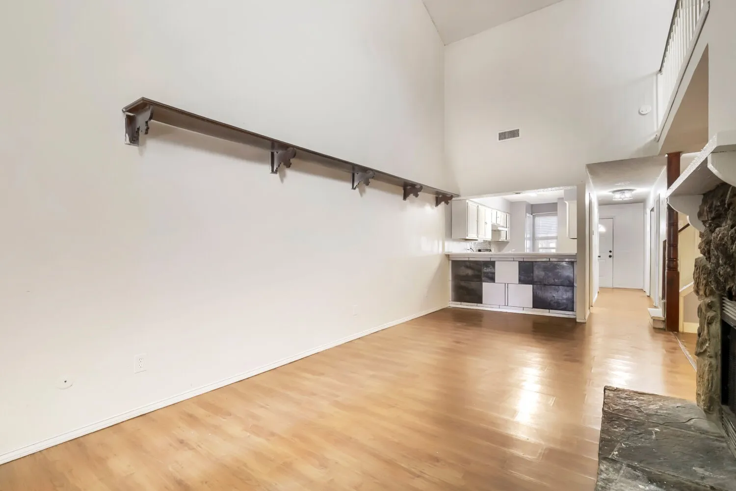 Townhouse For Sale in Dallas County , 1848 Abshire Lane, Dallas, Texas 75228, 3 Bedroom, 2 Bathroom, Garage spaces, 1,634 Sqft, built in 1981, mls#21405550, Real Estate Agent in Dallas, Homes For Sale in Dallas county, Homes For Sale in Dallas, Realtor in Dallas Texas, Real Estate Brokerage Independent Realty Texas, Luminita Cordes Realtor