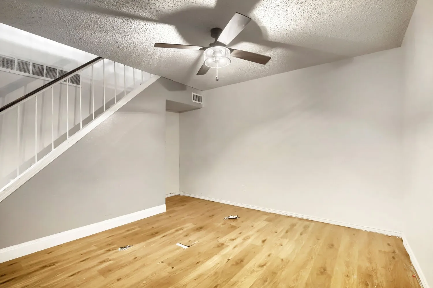Townhouse For Sale in Dallas County , 1848 Abshire Lane, Dallas, Texas 75228, 3 Bedroom, 2 Bathroom, Garage spaces, 1,634 Sqft, built in 1981, mls#21405550, Real Estate Agent in Dallas, Homes For Sale in Dallas county, Homes For Sale in Dallas, Realtor in Dallas Texas, Real Estate Brokerage Independent Realty Texas, Luminita Cordes Realtor