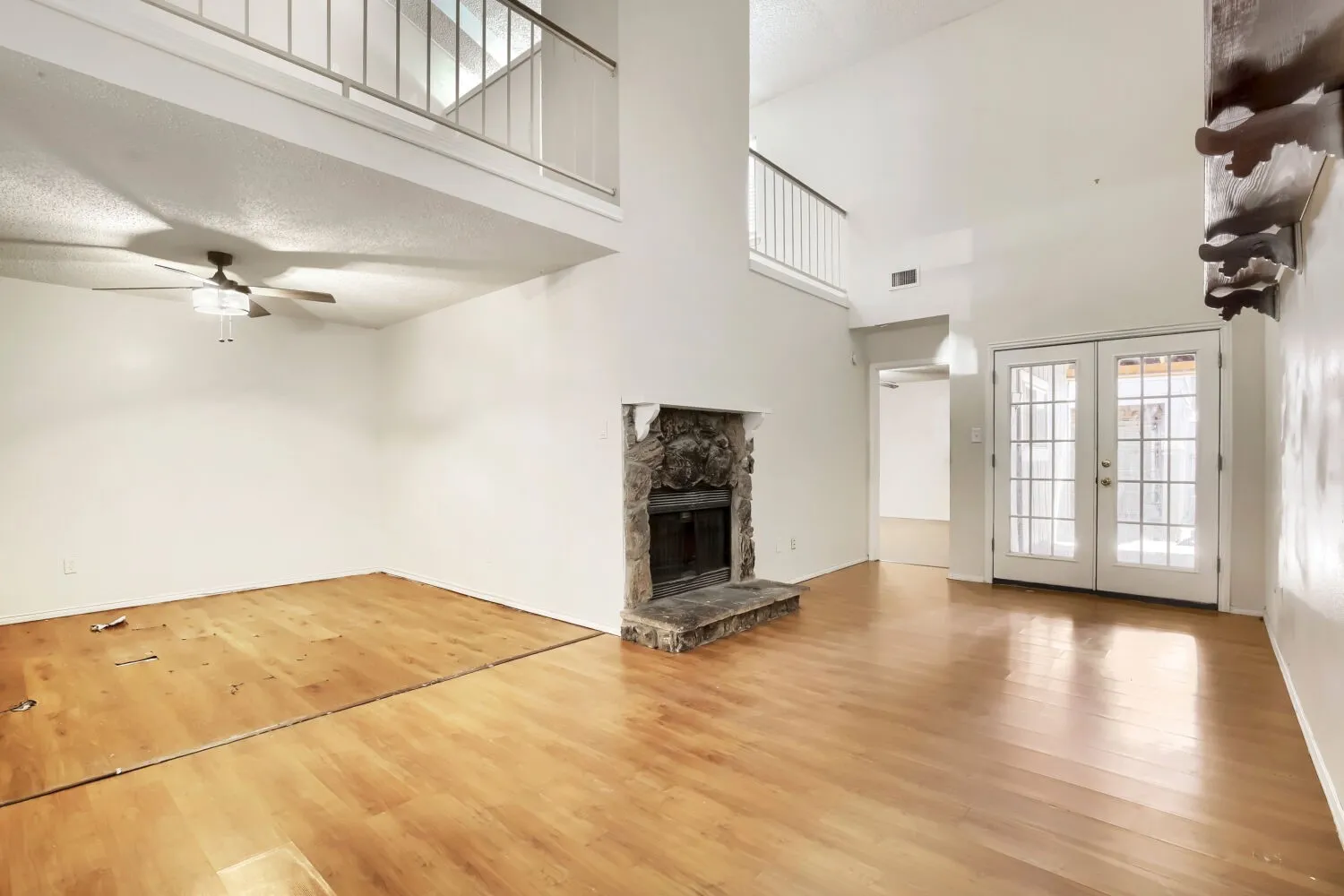Townhouse For Sale in Dallas County , 1848 Abshire Lane, Dallas, Texas 75228, 3 Bedroom, 2 Bathroom, Garage spaces, 1,634 Sqft, built in 1981, mls#21405550, Real Estate Agent in Dallas, Homes For Sale in Dallas county, Homes For Sale in Dallas, Realtor in Dallas Texas, Real Estate Brokerage Independent Realty Texas, Luminita Cordes Realtor