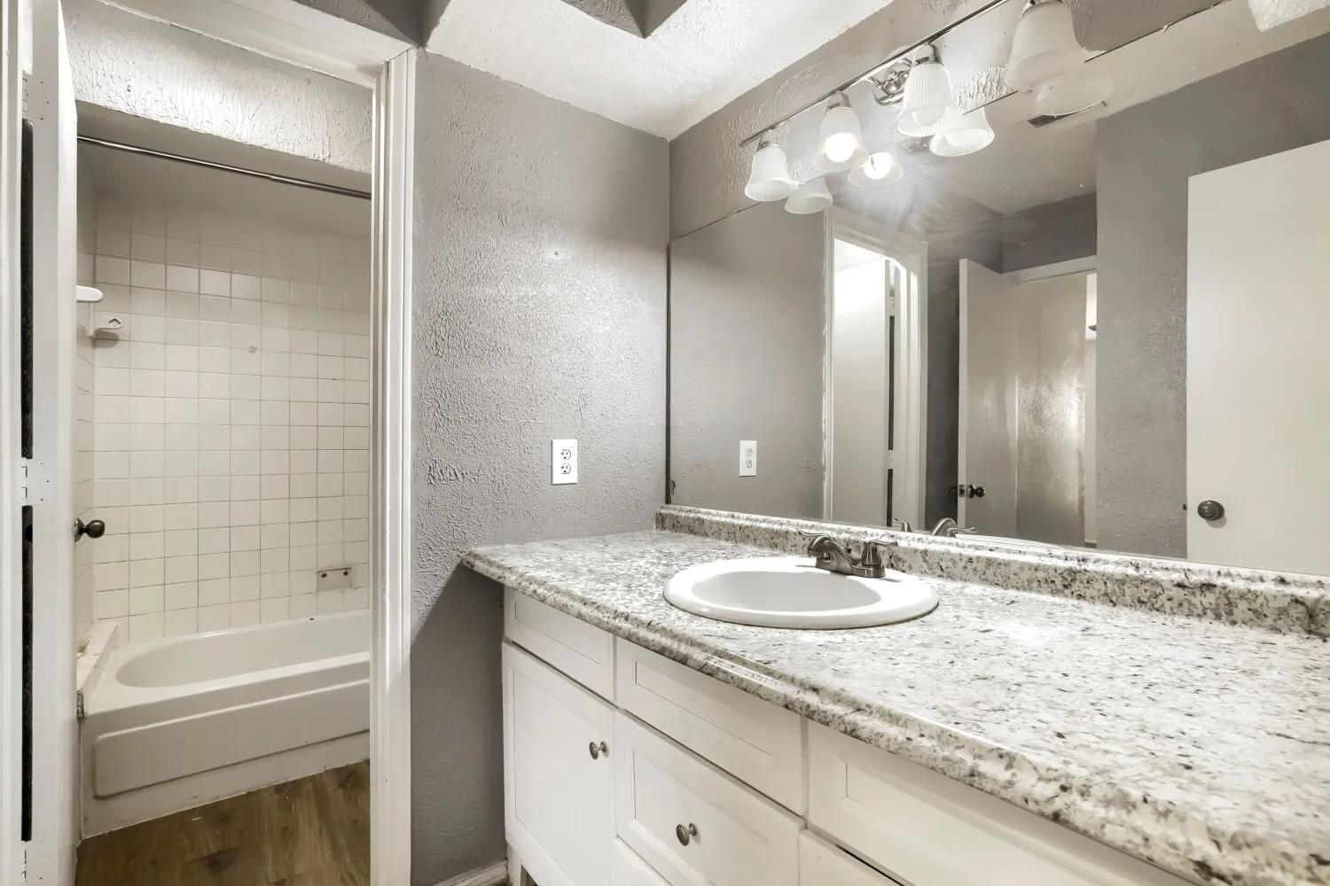Townhouse For Sale in Dallas County , 1848 Abshire Lane, Dallas, Texas 75228, 3 Bedroom, 2 Bathroom, Garage spaces, 1,634 Sqft, built in 1981, mls#21405550, Real Estate Agent in Dallas, Homes For Sale in Dallas county, Homes For Sale in Dallas, Realtor in Dallas Texas, Real Estate Brokerage Independent Realty Texas, Luminita Cordes Realtor