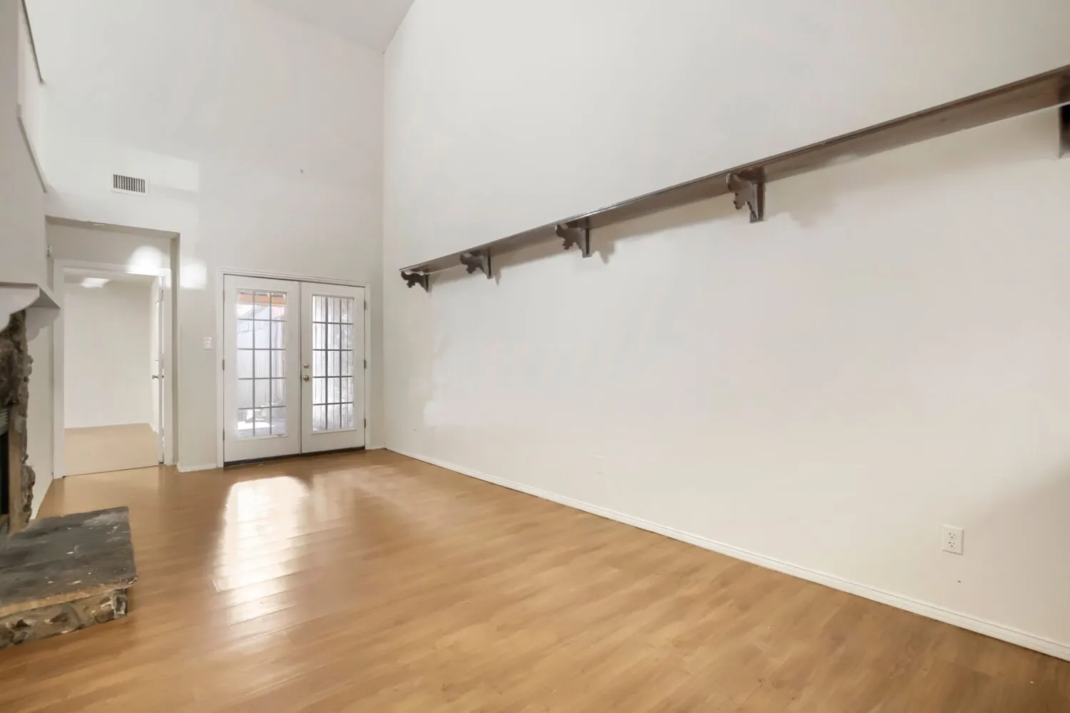 Townhouse For Sale in Dallas County , 1848 Abshire Lane, Dallas, Texas 75228, 3 Bedroom, 2 Bathroom, Garage spaces, 1,634 Sqft, built in 1981, mls#21405550, Real Estate Agent in Dallas, Homes For Sale in Dallas county, Homes For Sale in Dallas, Realtor in Dallas Texas, Real Estate Brokerage Independent Realty Texas, Luminita Cordes Realtor