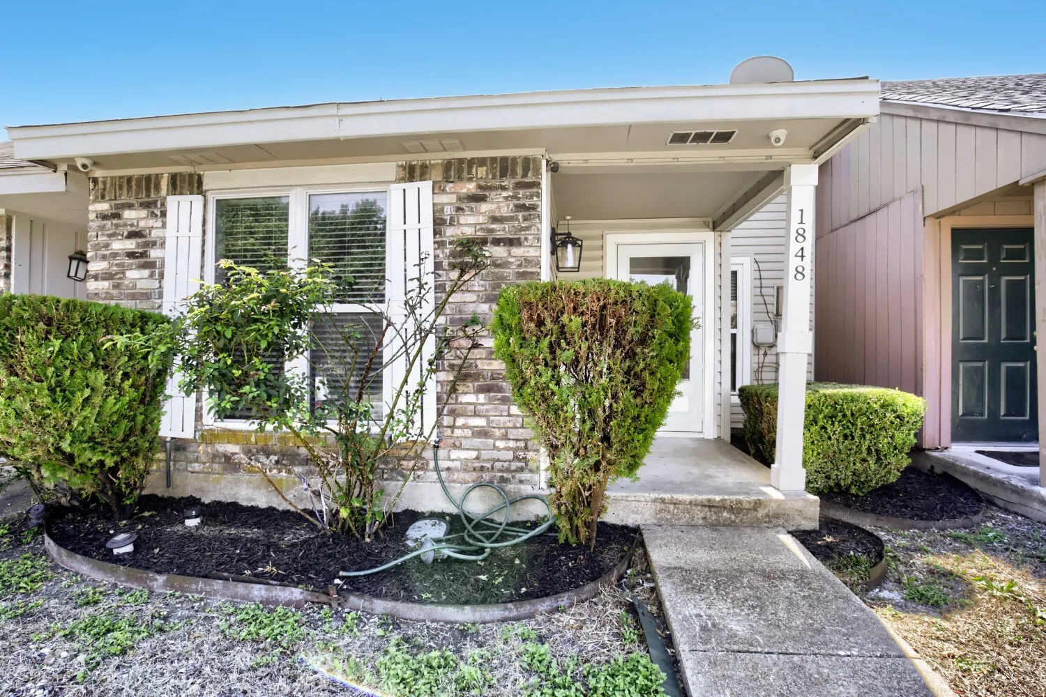 Townhouse For Sale in Dallas County , 1848 Abshire Lane, Dallas, Texas 75228, 3 Bedroom, 2 Bathroom, Garage spaces, 1,634 Sqft, built in 1981, mls#21405550, Real Estate Agent in Dallas, Homes For Sale in Dallas county, Homes For Sale in Dallas, Realtor in Dallas Texas, Real Estate Brokerage Independent Realty Texas, Luminita Cordes Realtor