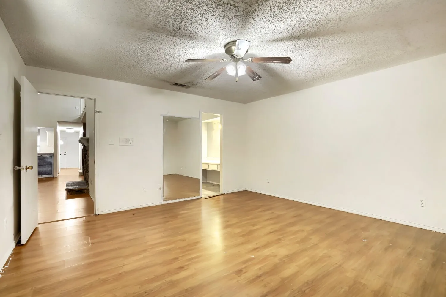 Townhouse For Sale in Dallas County , 1848 Abshire Lane, Dallas, Texas 75228, 3 Bedroom, 2 Bathroom, Garage spaces, 1,634 Sqft, built in 1981, mls#21405550, Real Estate Agent in Dallas, Homes For Sale in Dallas county, Homes For Sale in Dallas, Realtor in Dallas Texas, Real Estate Brokerage Independent Realty Texas, Luminita Cordes Realtor