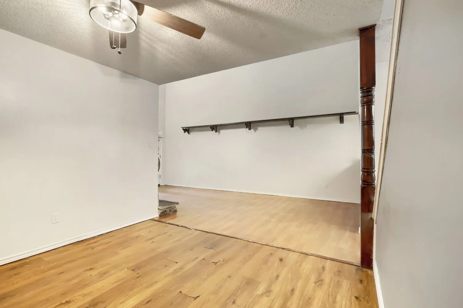 Townhouse For Sale in Dallas County , 1848 Abshire Lane, Dallas, Texas 75228, 3 Bedroom, 2 Bathroom, Garage spaces, 1,634 Sqft, built in 1981, mls#21405550, Real Estate Agent in Dallas, Homes For Sale in Dallas county, Homes For Sale in Dallas, Realtor in Dallas Texas, Real Estate Brokerage Independent Realty Texas, Luminita Cordes Realtor