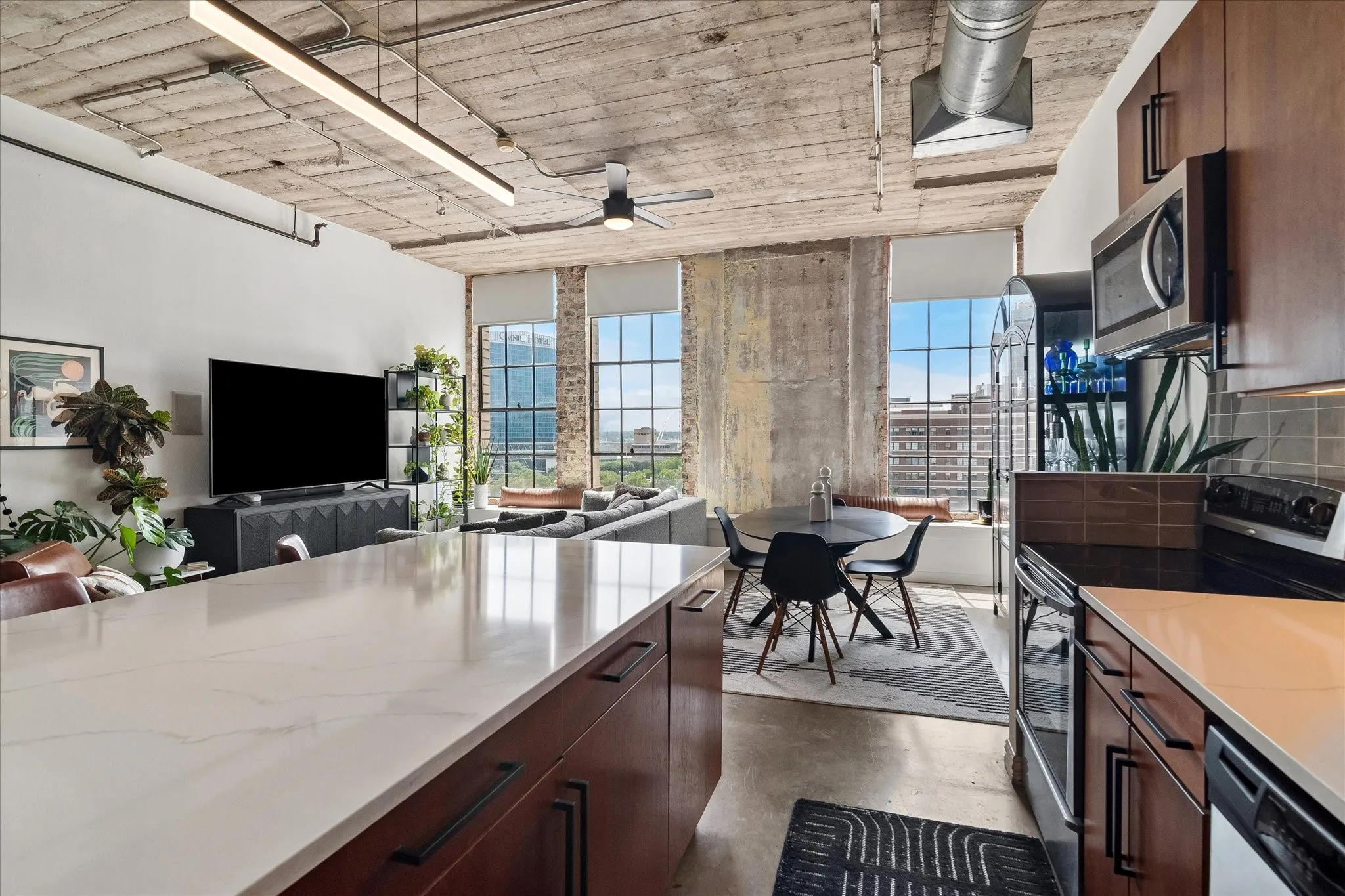 Condominium For Rent in Dallas County , 1122 Jackson Street 709, Dallas, Texas 75202, 1 Bedroom, 1 Bathroom, 1 Garage spaces, 1,111 Sqft, built in 1925, mls#21406873, Real Estate Agent in Dallas, Homes For Rent in Dallas county, Homes For Rent in Dallas, Realtor in Dallas Texas, Real Estate Brokerage Independent Realty Texas, Luminita Cordes Realtor