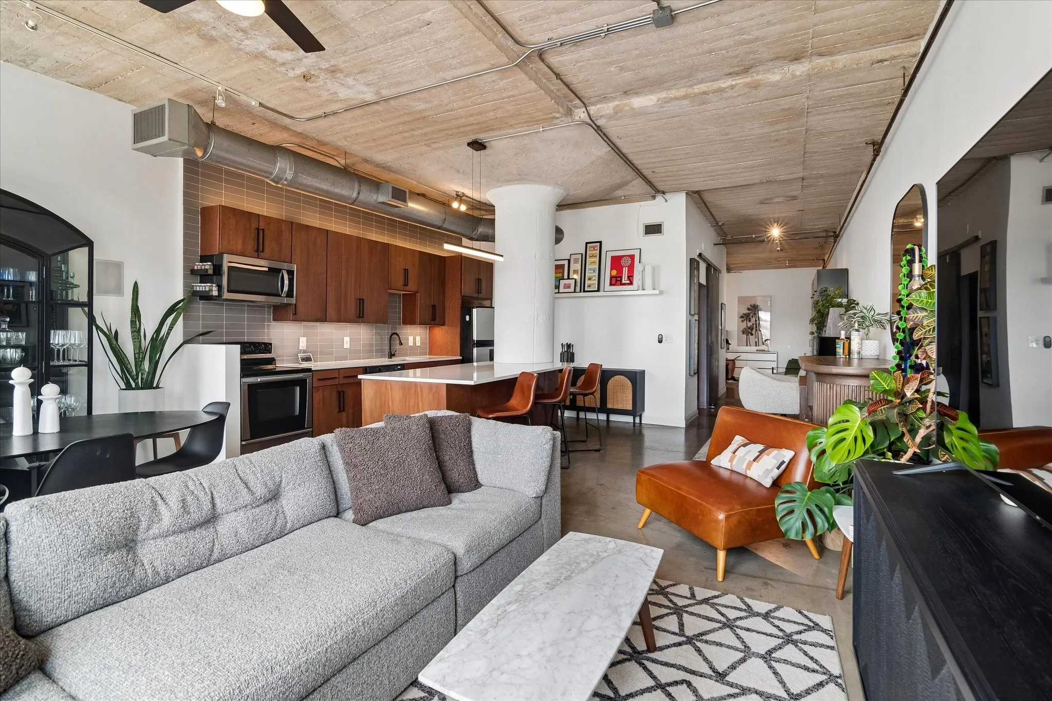 Condominium For Rent in Dallas County , 1122 Jackson Street 709, Dallas, Texas 75202, 1 Bedroom, 1 Bathroom, 1 Garage spaces, 1,111 Sqft, built in 1925, mls#21406873, Real Estate Agent in Dallas, Homes For Rent in Dallas county, Homes For Rent in Dallas, Realtor in Dallas Texas, Real Estate Brokerage Independent Realty Texas, Luminita Cordes Realtor