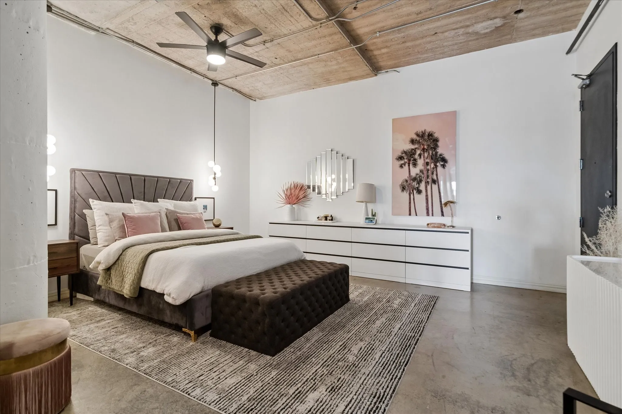 Condominium For Rent in Dallas County , 1122 Jackson Street 709, Dallas, Texas 75202, 1 Bedroom, 1 Bathroom, 1 Garage spaces, 1,111 Sqft, built in 1925, mls#21406873, Real Estate Agent in Dallas, Homes For Rent in Dallas county, Homes For Rent in Dallas, Realtor in Dallas Texas, Real Estate Brokerage Independent Realty Texas, Luminita Cordes Realtor