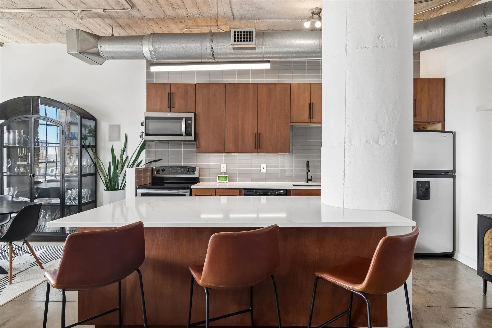 Condominium For Rent in Dallas County , 1122 Jackson Street 709, Dallas, Texas 75202, 1 Bedroom, 1 Bathroom, 1 Garage spaces, 1,111 Sqft, built in 1925, mls#21406873, Real Estate Agent in Dallas, Homes For Rent in Dallas county, Homes For Rent in Dallas, Realtor in Dallas Texas, Real Estate Brokerage Independent Realty Texas, Luminita Cordes Realtor
