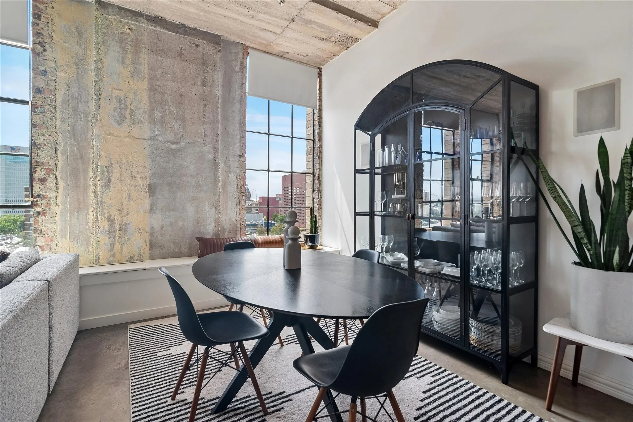 Condominium For Rent in Dallas County , 1122 Jackson Street 709, Dallas, Texas 75202, 1 Bedroom, 1 Bathroom, 1 Garage spaces, 1,111 Sqft, built in 1925, mls#21406873, Real Estate Agent in Dallas, Homes For Rent in Dallas county, Homes For Rent in Dallas, Realtor in Dallas Texas, Real Estate Brokerage Independent Realty Texas, Luminita Cordes Realtor