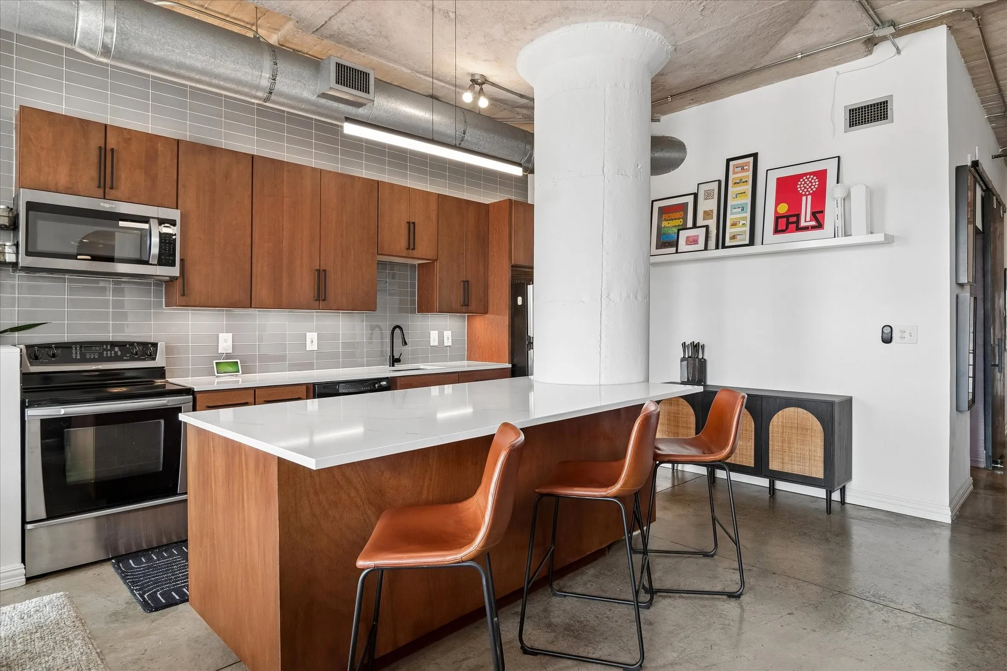 Condominium For Rent in Dallas County , 1122 Jackson Street 709, Dallas, Texas 75202, 1 Bedroom, 1 Bathroom, 1 Garage spaces, 1,111 Sqft, built in 1925, mls#21406873, Real Estate Agent in Dallas, Homes For Rent in Dallas county, Homes For Rent in Dallas, Realtor in Dallas Texas, Real Estate Brokerage Independent Realty Texas, Luminita Cordes Realtor