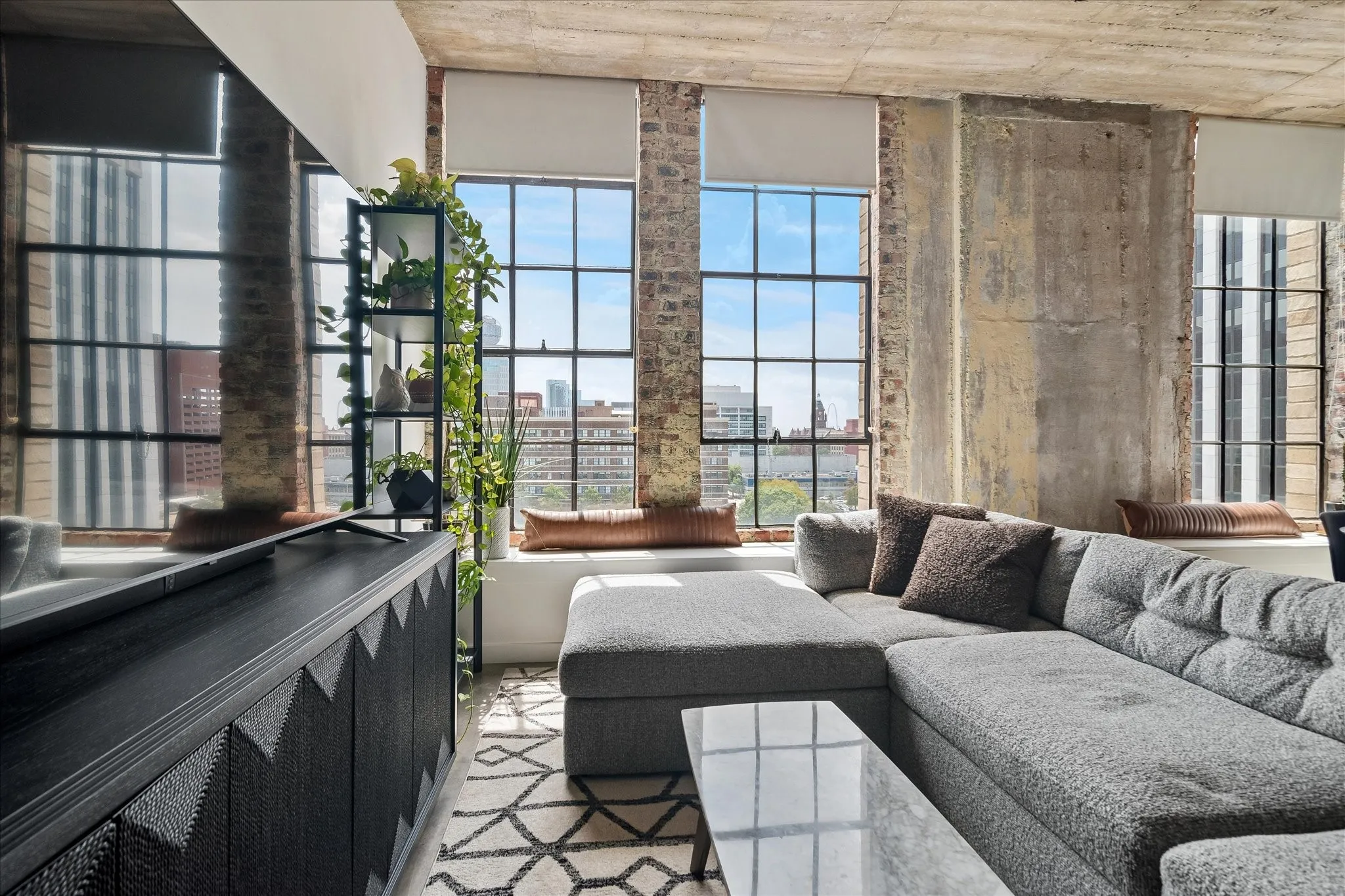 Condominium For Rent in Dallas County , 1122 Jackson Street 709, Dallas, Texas 75202, 1 Bedroom, 1 Bathroom, 1 Garage spaces, 1,111 Sqft, built in 1925, mls#21406873, Real Estate Agent in Dallas, Homes For Rent in Dallas county, Homes For Rent in Dallas, Realtor in Dallas Texas, Real Estate Brokerage Independent Realty Texas, Luminita Cordes Realtor