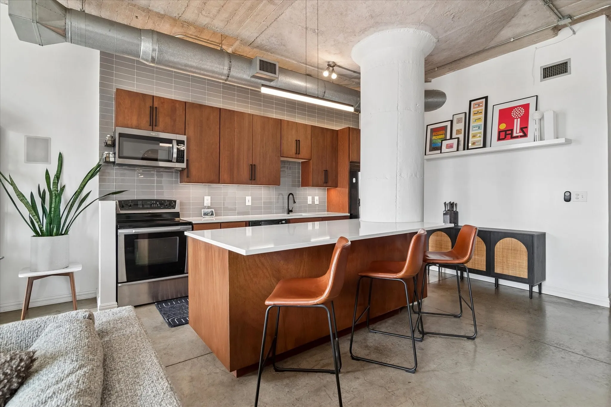 Condominium For Rent in Dallas County , 1122 Jackson Street 709, Dallas, Texas 75202, 1 Bedroom, 1 Bathroom, 1 Garage spaces, 1,111 Sqft, built in 1925, mls#21406873, Real Estate Agent in Dallas, Homes For Rent in Dallas county, Homes For Rent in Dallas, Realtor in Dallas Texas, Real Estate Brokerage Independent Realty Texas, Luminita Cordes Realtor