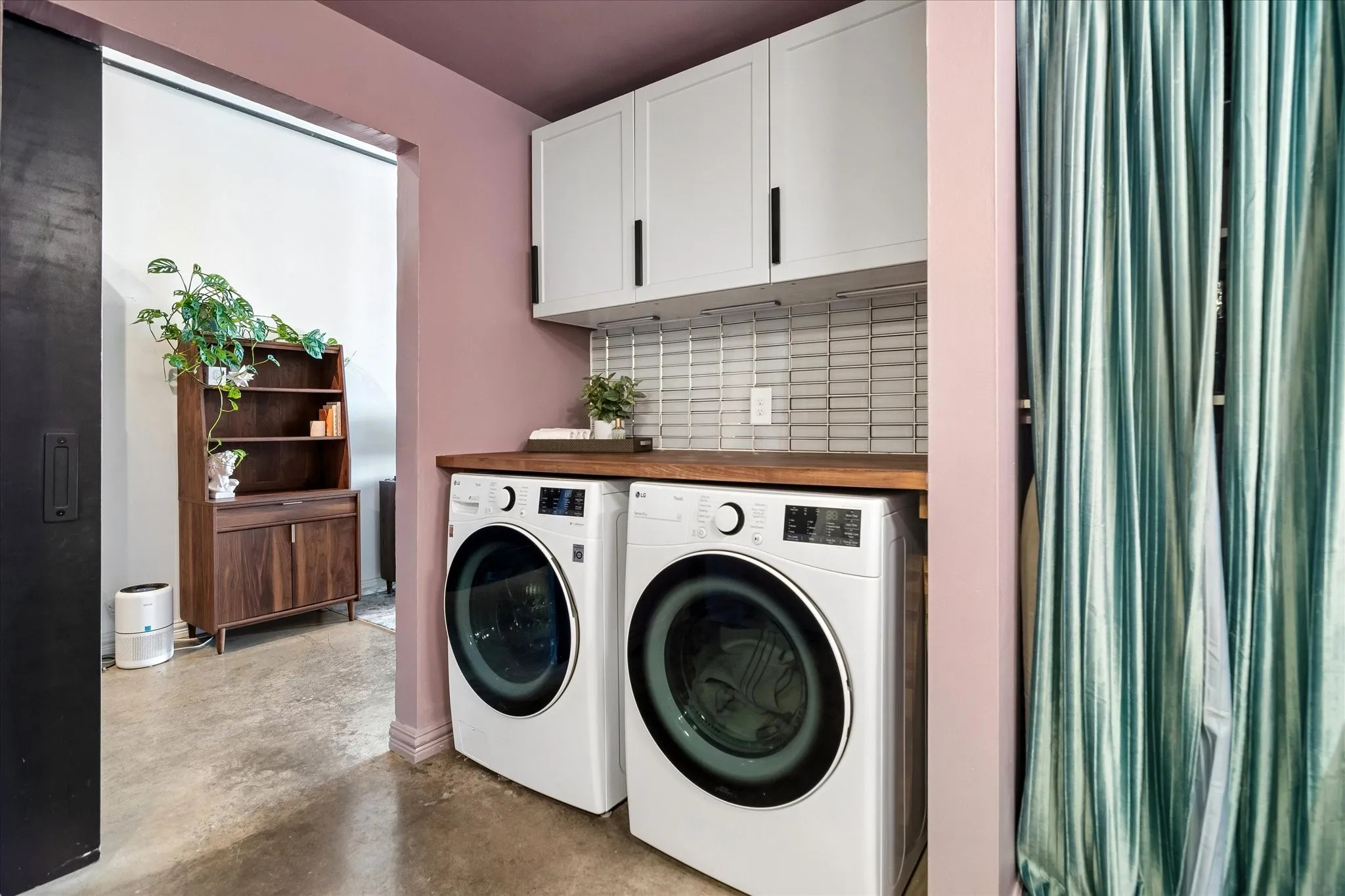 Condominium For Rent in Dallas County , 1122 Jackson Street 709, Dallas, Texas 75202, 1 Bedroom, 1 Bathroom, 1 Garage spaces, 1,111 Sqft, built in 1925, mls#21406873, Real Estate Agent in Dallas, Homes For Rent in Dallas county, Homes For Rent in Dallas, Realtor in Dallas Texas, Real Estate Brokerage Independent Realty Texas, Luminita Cordes Realtor