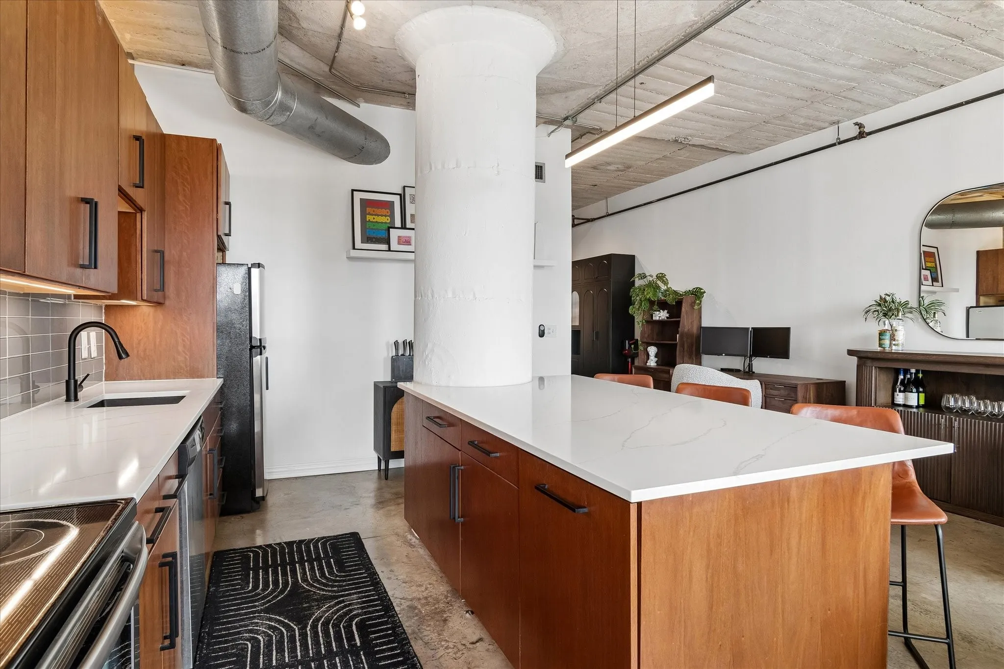Condominium For Rent in Dallas County , 1122 Jackson Street 709, Dallas, Texas 75202, 1 Bedroom, 1 Bathroom, 1 Garage spaces, 1,111 Sqft, built in 1925, mls#21406873, Real Estate Agent in Dallas, Homes For Rent in Dallas county, Homes For Rent in Dallas, Realtor in Dallas Texas, Real Estate Brokerage Independent Realty Texas, Luminita Cordes Realtor