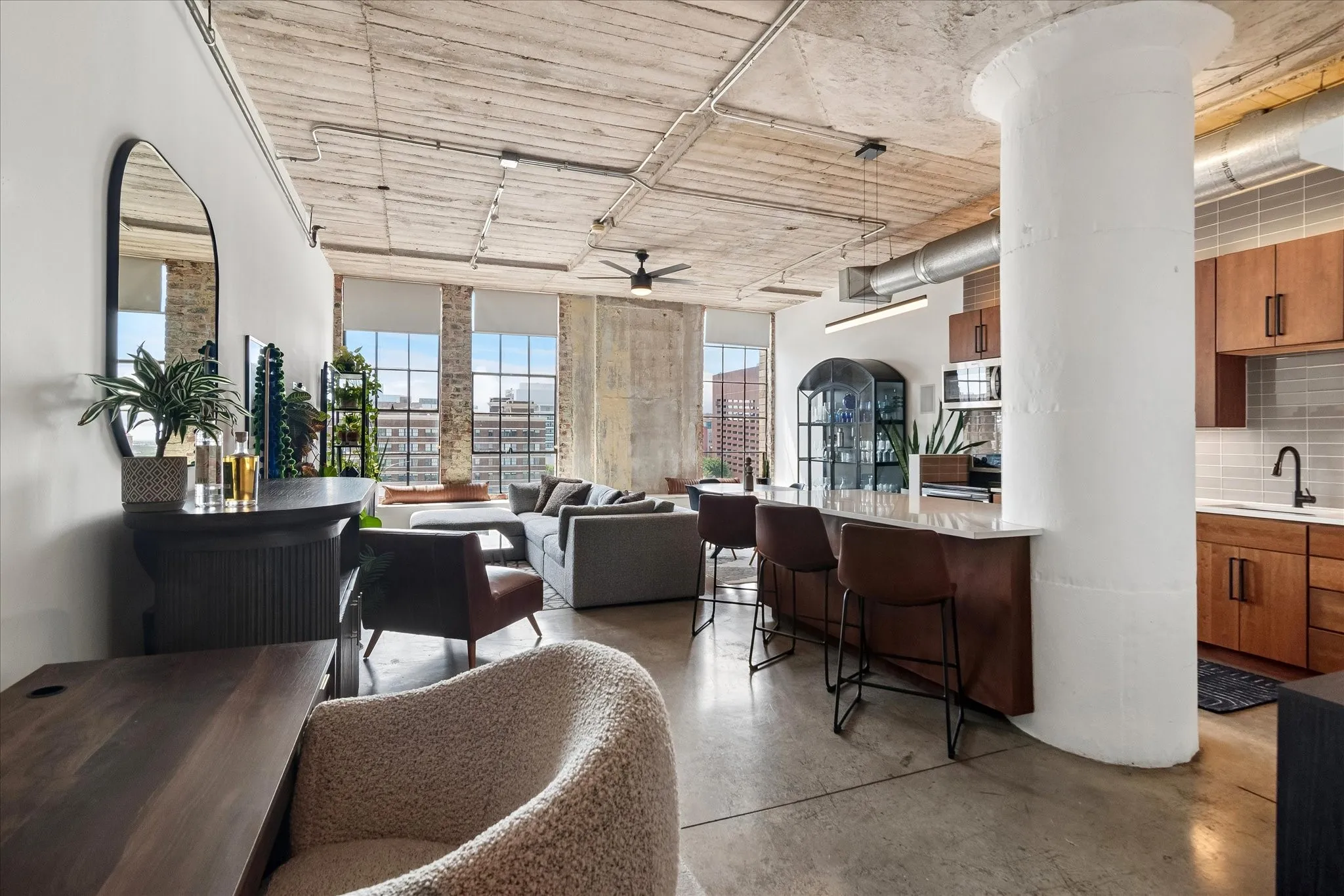 Condominium For Rent in Dallas County , 1122 Jackson Street 709, Dallas, Texas 75202, 1 Bedroom, 1 Bathroom, 1 Garage spaces, 1,111 Sqft, built in 1925, mls#21406873, Real Estate Agent in Dallas, Homes For Rent in Dallas county, Homes For Rent in Dallas, Realtor in Dallas Texas, Real Estate Brokerage Independent Realty Texas, Luminita Cordes Realtor