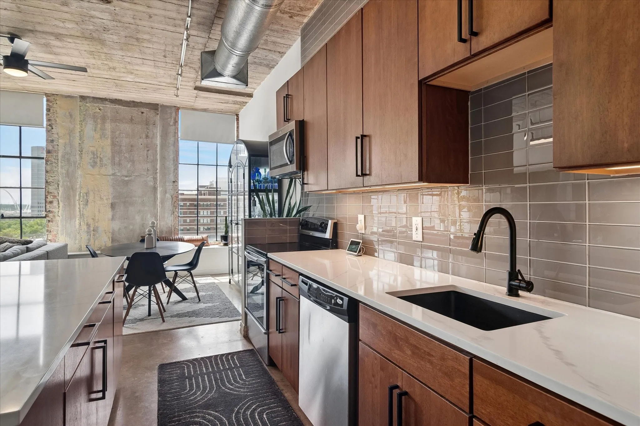 Condominium For Rent in Dallas County , 1122 Jackson Street 709, Dallas, Texas 75202, 1 Bedroom, 1 Bathroom, 1 Garage spaces, 1,111 Sqft, built in 1925, mls#21406873, Real Estate Agent in Dallas, Homes For Rent in Dallas county, Homes For Rent in Dallas, Realtor in Dallas Texas, Real Estate Brokerage Independent Realty Texas, Luminita Cordes Realtor