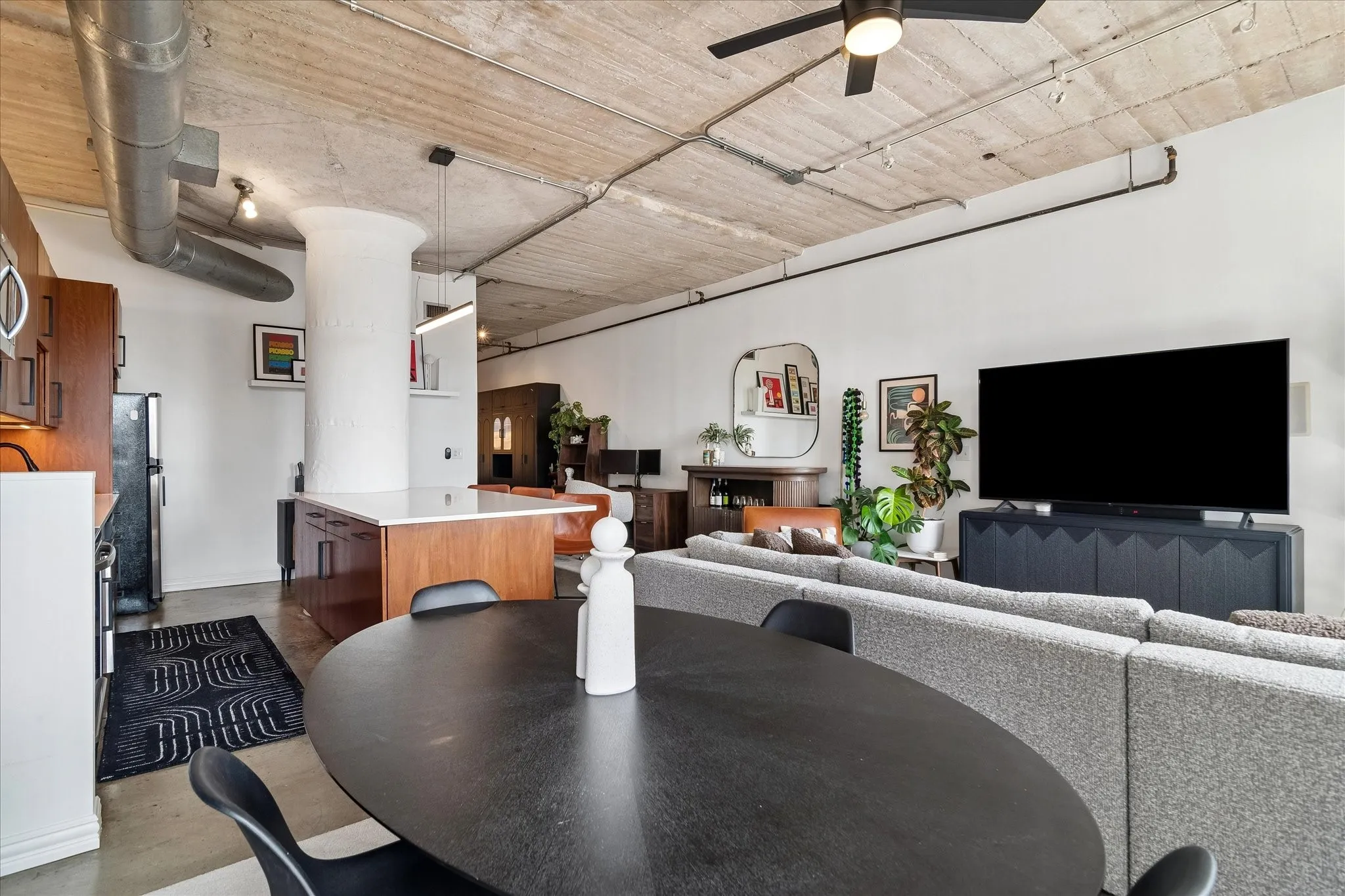 Condominium For Rent in Dallas County , 1122 Jackson Street 709, Dallas, Texas 75202, 1 Bedroom, 1 Bathroom, 1 Garage spaces, 1,111 Sqft, built in 1925, mls#21406873, Real Estate Agent in Dallas, Homes For Rent in Dallas county, Homes For Rent in Dallas, Realtor in Dallas Texas, Real Estate Brokerage Independent Realty Texas, Luminita Cordes Realtor