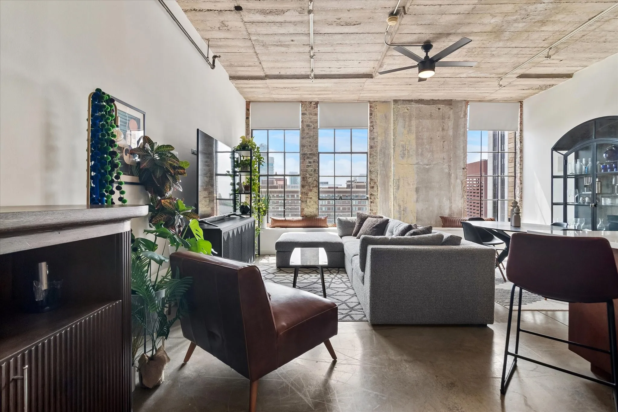 Condominium For Rent in Dallas County , 1122 Jackson Street 709, Dallas, Texas 75202, 1 Bedroom, 1 Bathroom, 1 Garage spaces, 1,111 Sqft, built in 1925, mls#21406873, Real Estate Agent in Dallas, Homes For Rent in Dallas county, Homes For Rent in Dallas, Realtor in Dallas Texas, Real Estate Brokerage Independent Realty Texas, Luminita Cordes Realtor