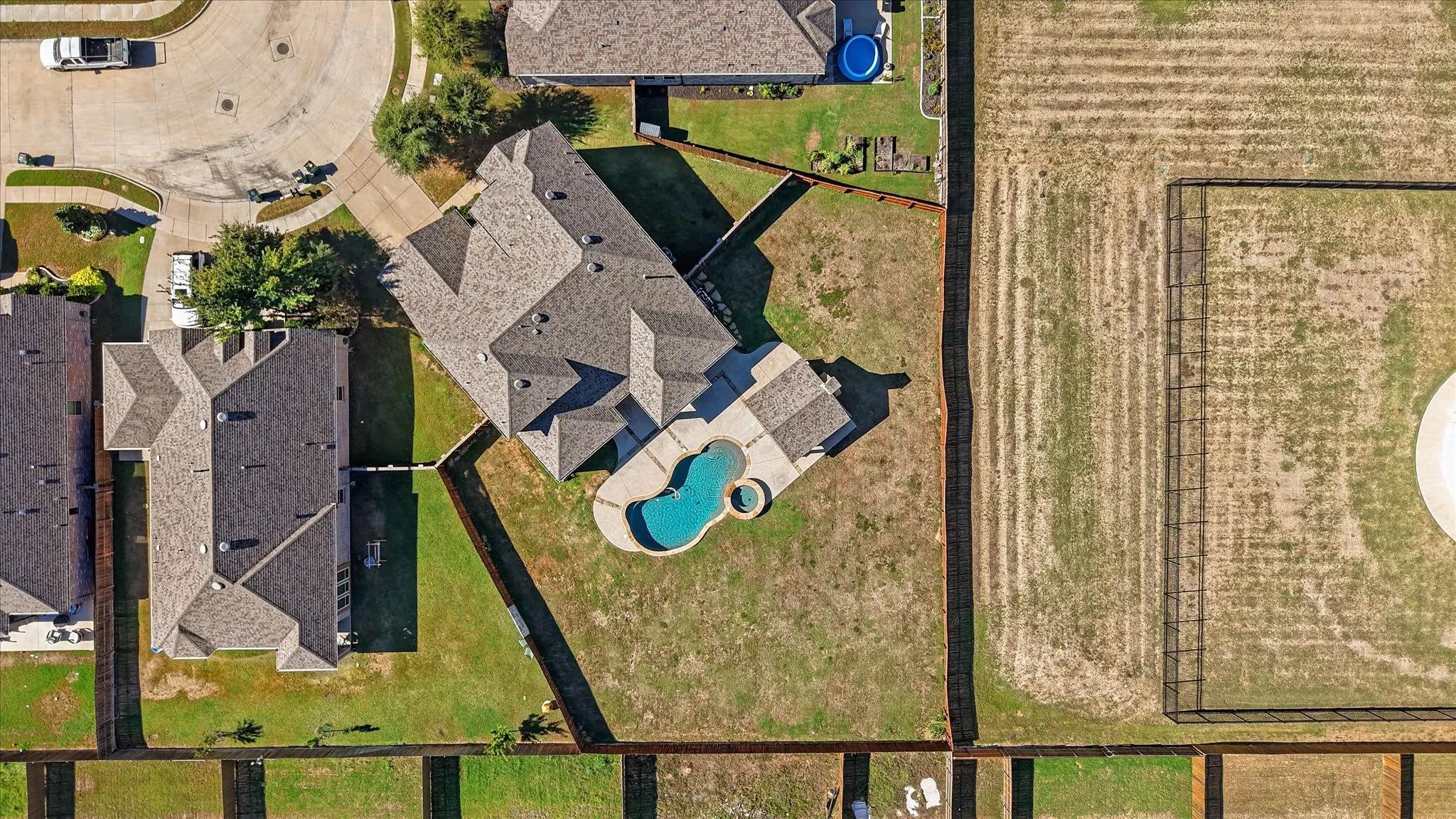 In-ground swimming pool with integrated spa