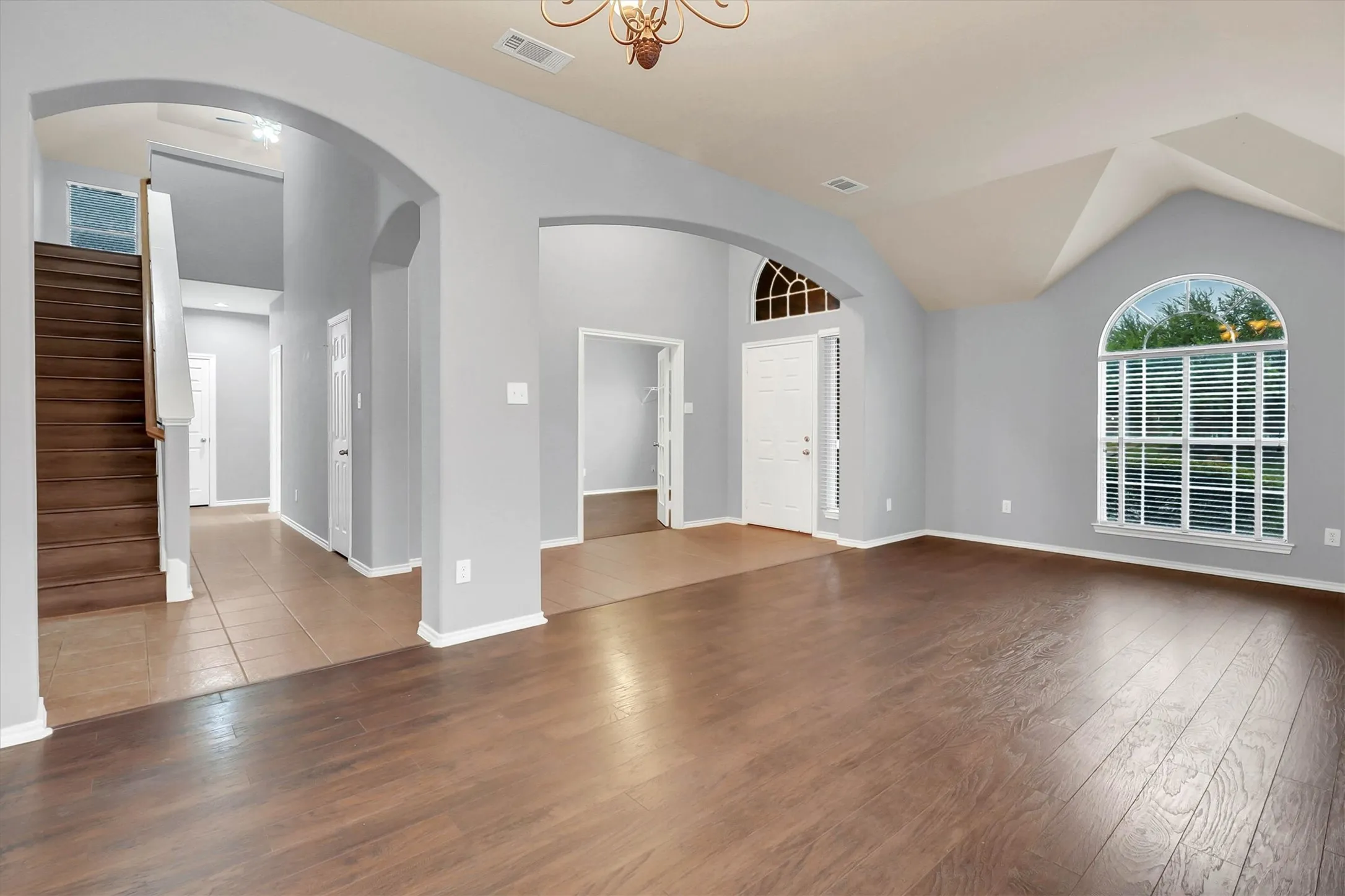 Single Family Residence For Sale in Dallas County , 6710 Creek Bend, Rowlett, Texas 75089, 4 Bedroom, 3 Bathroom, 2 Garage spaces, 3,095 Sqft, built in 2005, mls#21407782, Real Estate Agent in Rowlett, Homes For Sale in Dallas county, Homes For Sale in Rowlett, Realtor in Rowlett Texas, Real Estate Brokerage Independent Realty Texas, Luminita Cordes Realtor