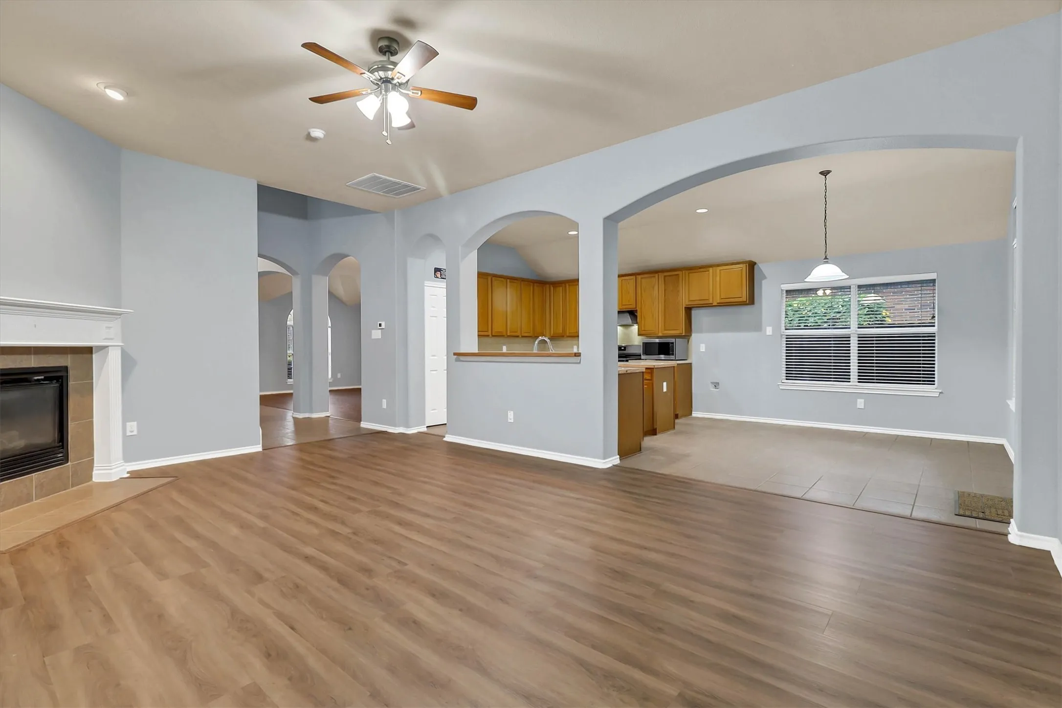 Single Family Residence For Sale in Dallas County , 6710 Creek Bend, Rowlett, Texas 75089, 4 Bedroom, 3 Bathroom, 2 Garage spaces, 3,095 Sqft, built in 2005, mls#21407782, Real Estate Agent in Rowlett, Homes For Sale in Dallas county, Homes For Sale in Rowlett, Realtor in Rowlett Texas, Real Estate Brokerage Independent Realty Texas, Luminita Cordes Realtor
