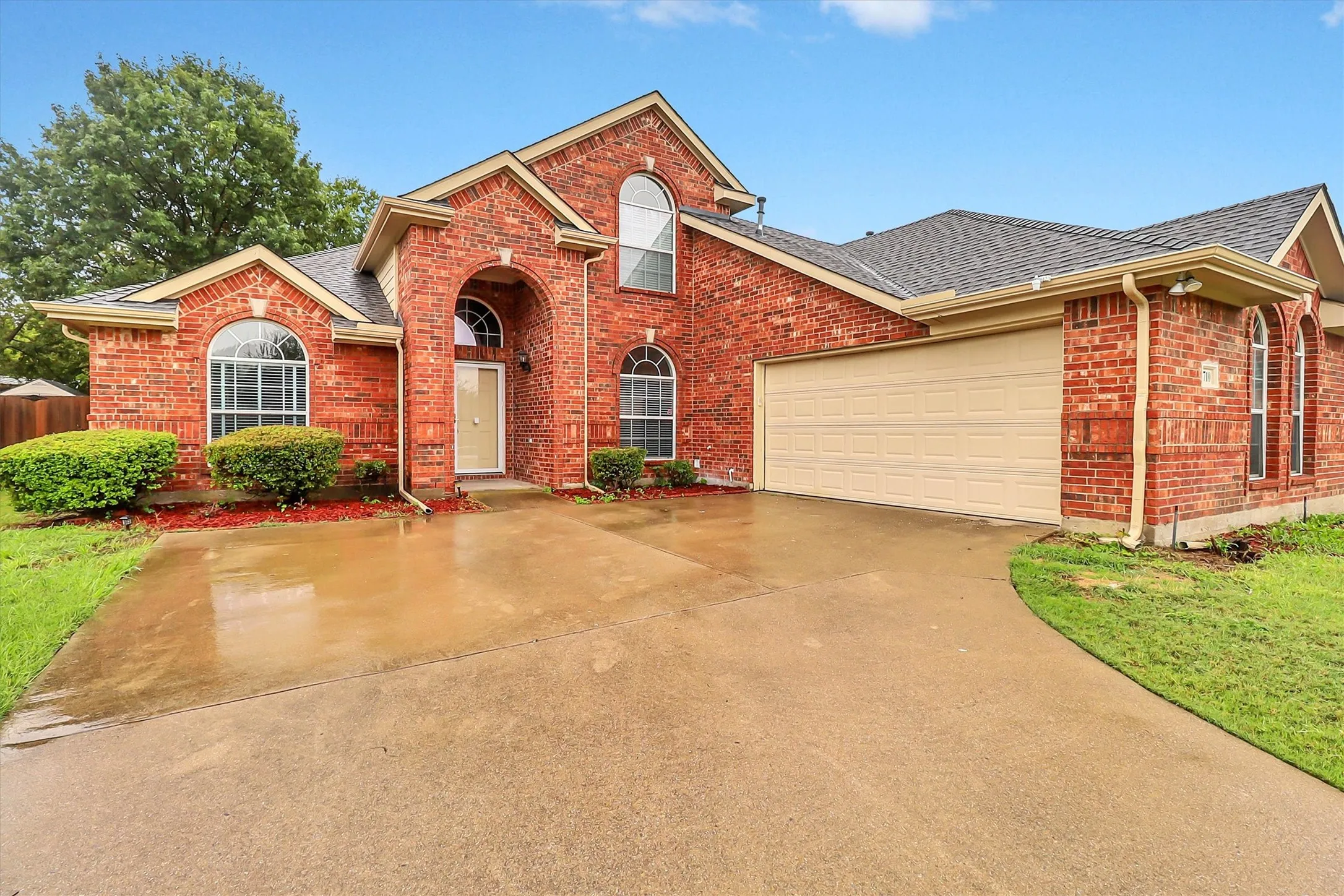 Single Family Residence For Sale in Dallas County , 6710 Creek Bend, Rowlett, Texas 75089, 4 Bedroom, 3 Bathroom, 2 Garage spaces, 3,095 Sqft, built in 2005, mls#21407782, Real Estate Agent in Rowlett, Homes For Sale in Dallas county, Homes For Sale in Rowlett, Realtor in Rowlett Texas, Real Estate Brokerage Independent Realty Texas, Luminita Cordes Realtor
