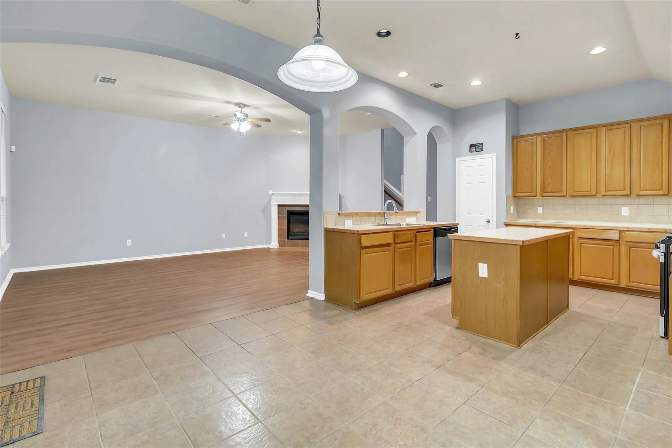 Single Family Residence For Sale in Dallas County , 6710 Creek Bend, Rowlett, Texas 75089, 4 Bedroom, 3 Bathroom, 2 Garage spaces, 3,095 Sqft, built in 2005, mls#21407782, Real Estate Agent in Rowlett, Homes For Sale in Dallas county, Homes For Sale in Rowlett, Realtor in Rowlett Texas, Real Estate Brokerage Independent Realty Texas, Luminita Cordes Realtor