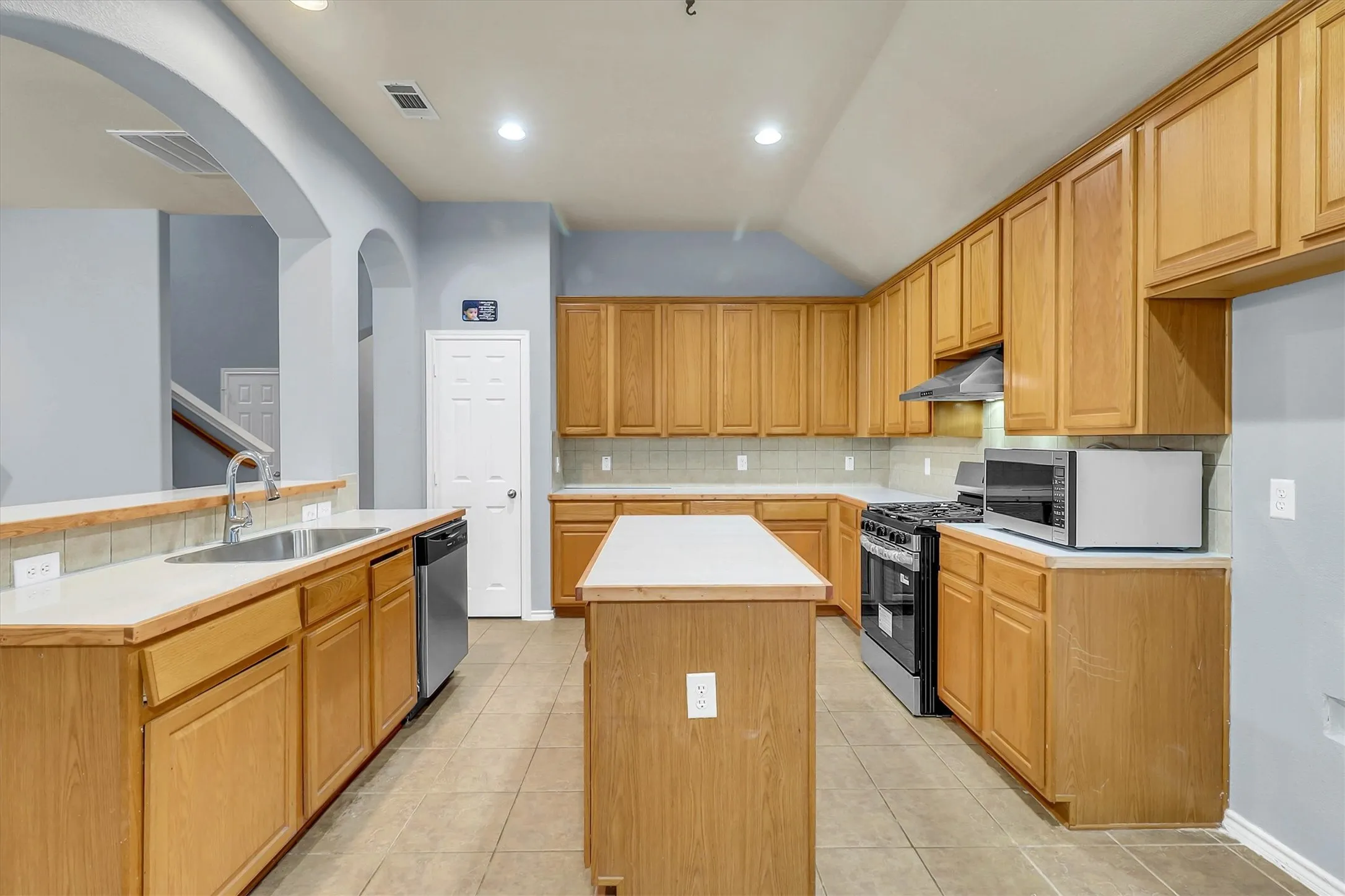 Single Family Residence For Sale in Dallas County , 6710 Creek Bend, Rowlett, Texas 75089, 4 Bedroom, 3 Bathroom, 2 Garage spaces, 3,095 Sqft, built in 2005, mls#21407782, Real Estate Agent in Rowlett, Homes For Sale in Dallas county, Homes For Sale in Rowlett, Realtor in Rowlett Texas, Real Estate Brokerage Independent Realty Texas, Luminita Cordes Realtor