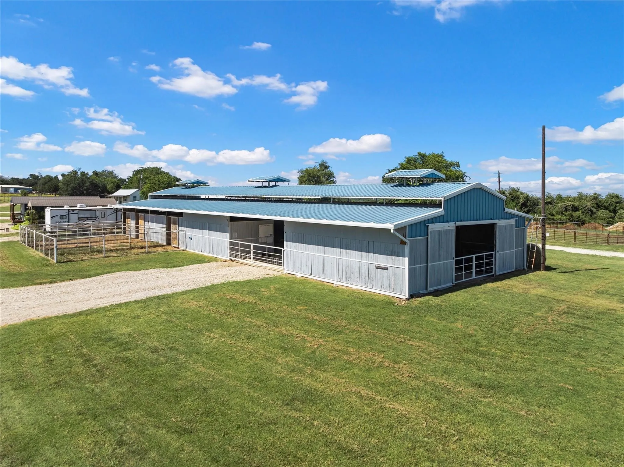 Farm For Sale in Coryell County , 1910 County Road 341, Moody, Texas 76557, 3 Bedroom, 2 Bathroom, Garage spaces, 2,392 Sqft, built in 2003, mls#21406769, Real Estate Agent in Moody, Homes For Sale in Coryell county, Homes For Sale in Moody, Realtor in Moody Texas, Real Estate Brokerage Independent Realty Texas, Luminita Cordes Realtor
