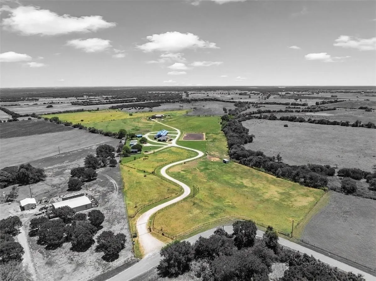 Farm For Sale in Coryell County , 1910 County Road 341, Moody, Texas 76557, 3 Bedroom, 2 Bathroom, Garage spaces, 2,392 Sqft, built in 2003, mls#21406769, Real Estate Agent in Moody, Homes For Sale in Coryell county, Homes For Sale in Moody, Realtor in Moody Texas, Real Estate Brokerage Independent Realty Texas, Luminita Cordes Realtor