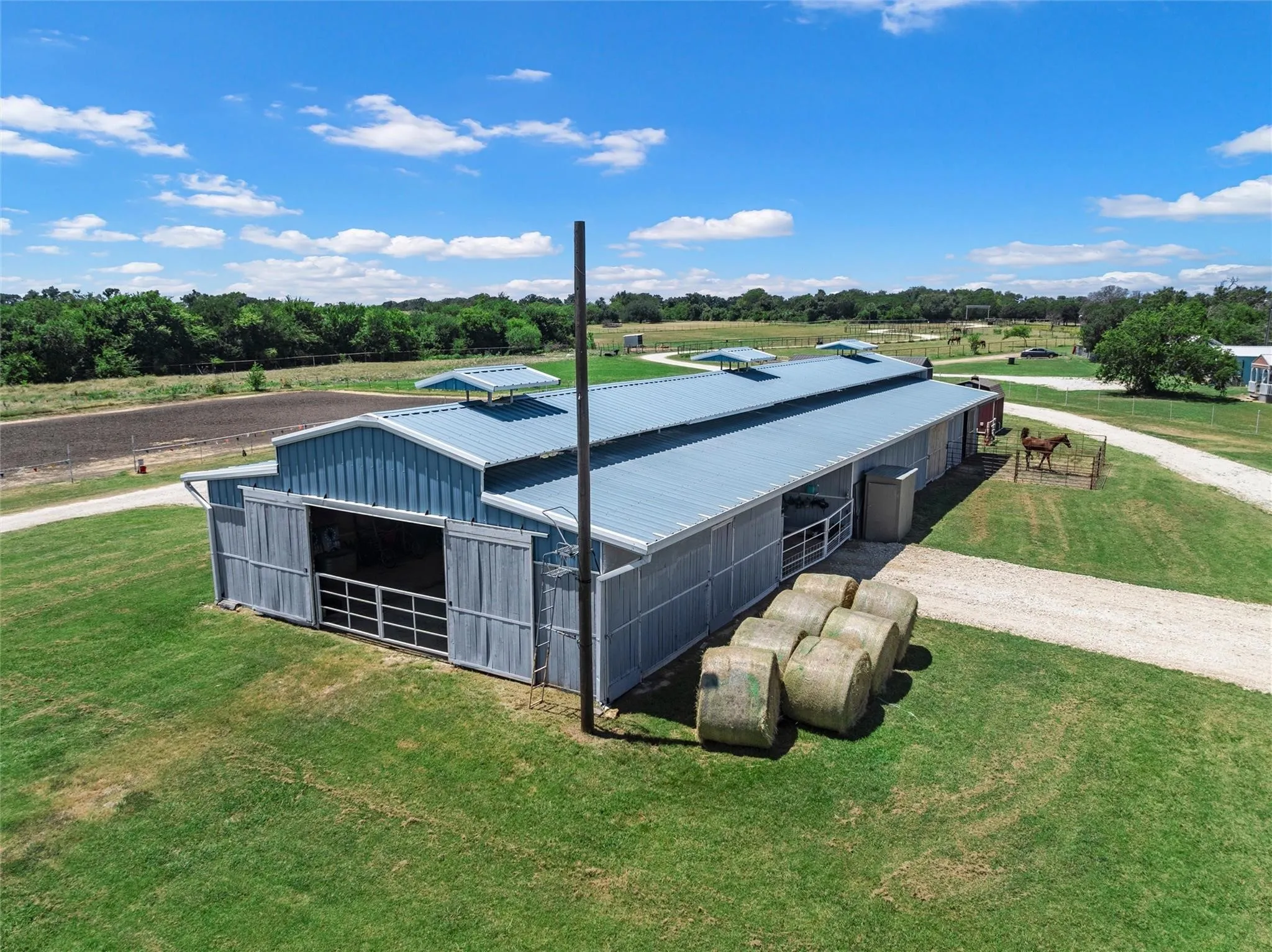 Farm For Sale in Coryell County , 1910 County Road 341, Moody, Texas 76557, 3 Bedroom, 2 Bathroom, Garage spaces, 2,392 Sqft, built in 2003, mls#21406769, Real Estate Agent in Moody, Homes For Sale in Coryell county, Homes For Sale in Moody, Realtor in Moody Texas, Real Estate Brokerage Independent Realty Texas, Luminita Cordes Realtor