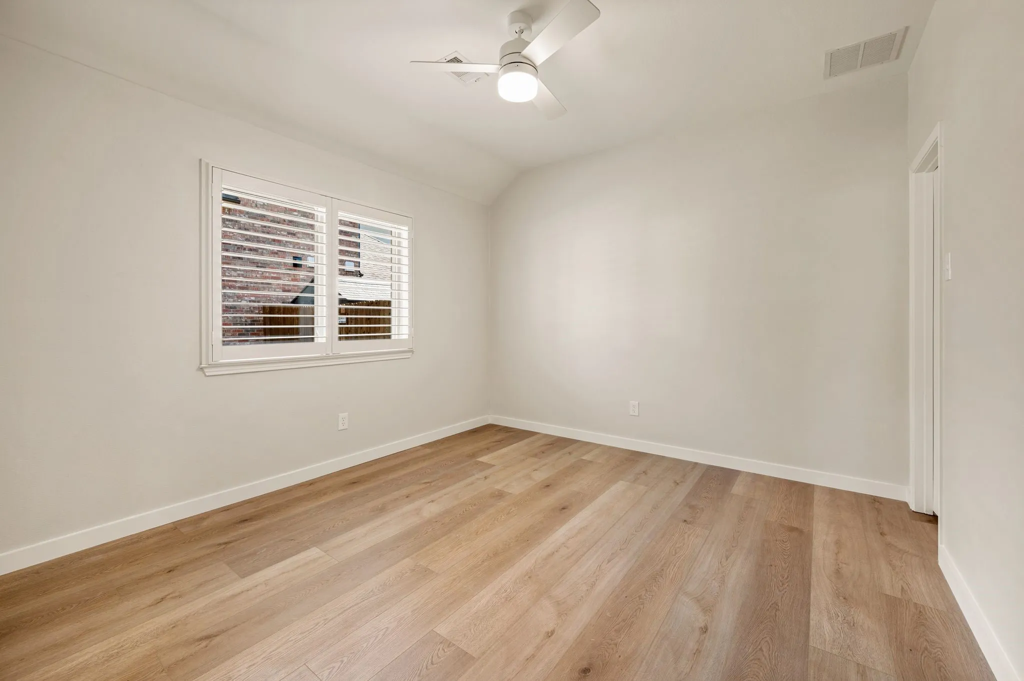 Single Family Residence For Sale in Denton County , 329 Village Trail, Trophy Club, Texas 76262, 4 Bedroom, 2 Bathroom, 2 Garage spaces, 2,320 Sqft, built in 1997, mls#21388046, Real Estate Agent in Trophy Club, Homes For Sale in Denton county, Homes For Sale in Trophy Club, Realtor in Trophy Club Texas, Real Estate Brokerage Independent Realty Texas, Luminita Cordes Realtor