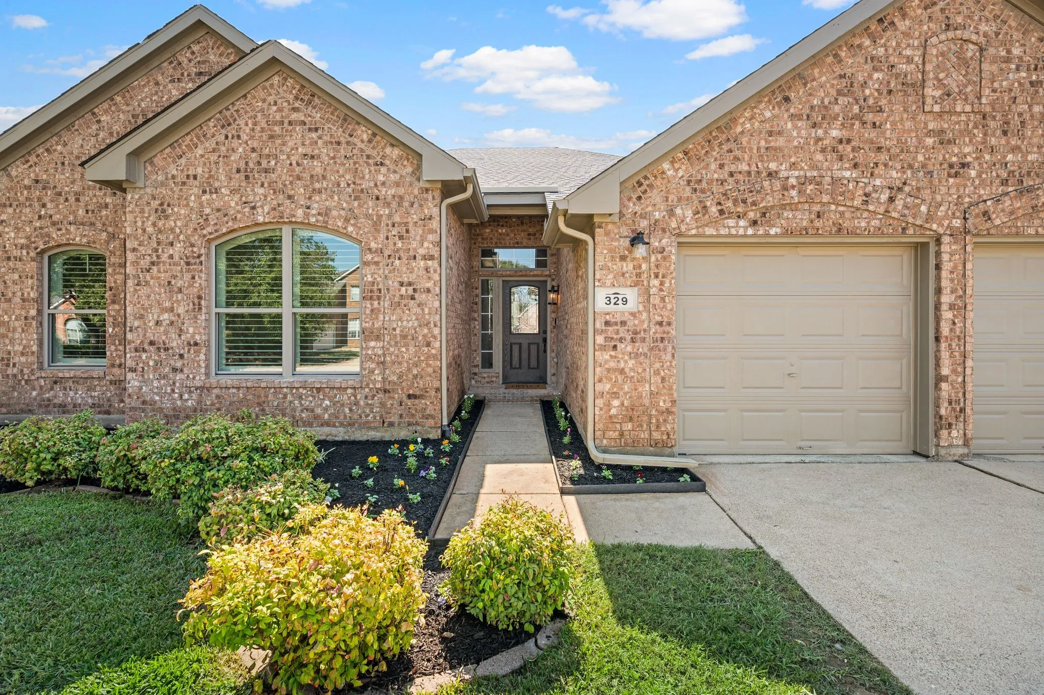 Single Family Residence For Sale in Denton County , 329 Village Trail, Trophy Club, Texas 76262, 4 Bedroom, 2 Bathroom, 2 Garage spaces, 2,320 Sqft, built in 1997, mls#21388046, Real Estate Agent in Trophy Club, Homes For Sale in Denton county, Homes For Sale in Trophy Club, Realtor in Trophy Club Texas, Real Estate Brokerage Independent Realty Texas, Luminita Cordes Realtor